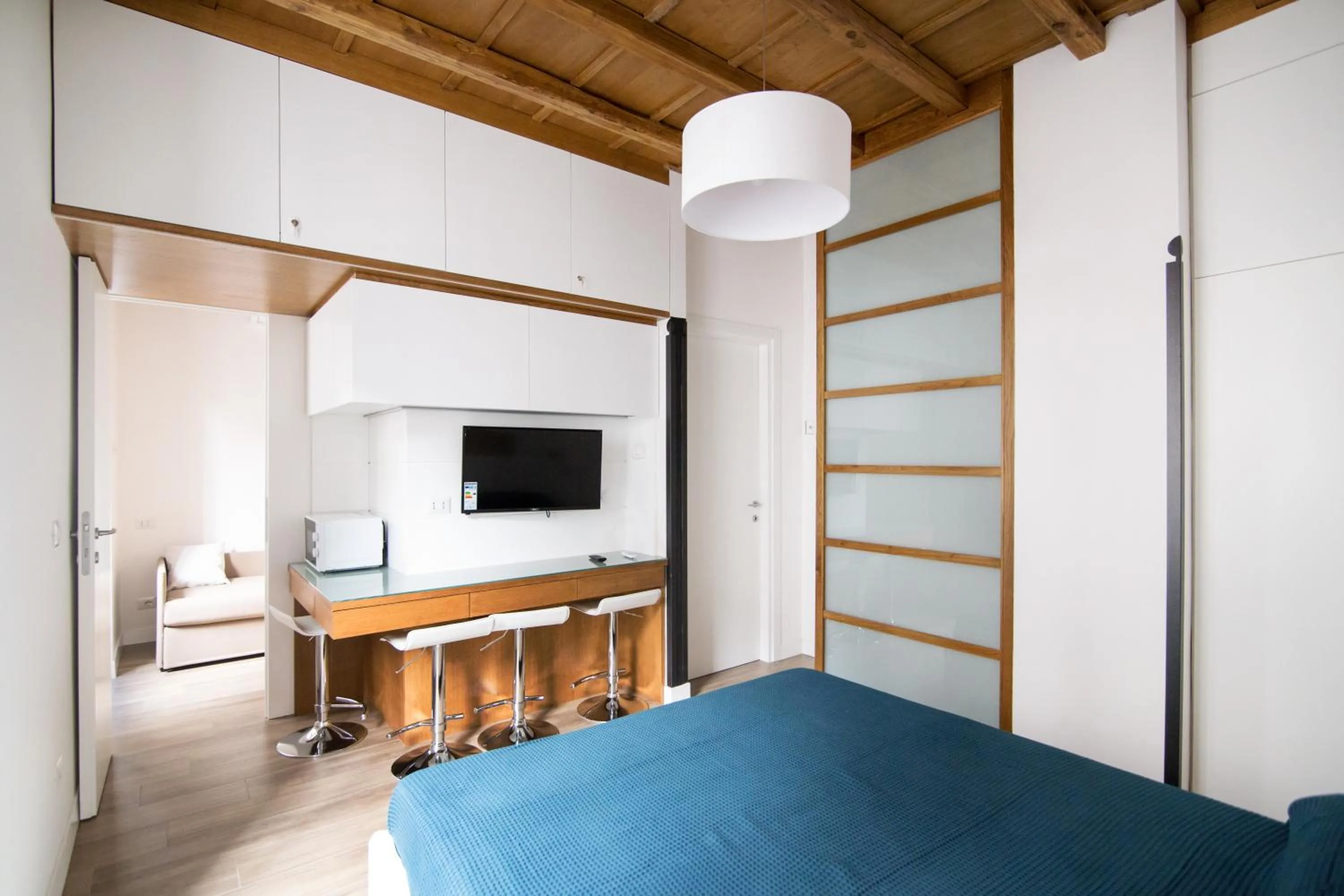 Bed in Domenichino Luxury Home