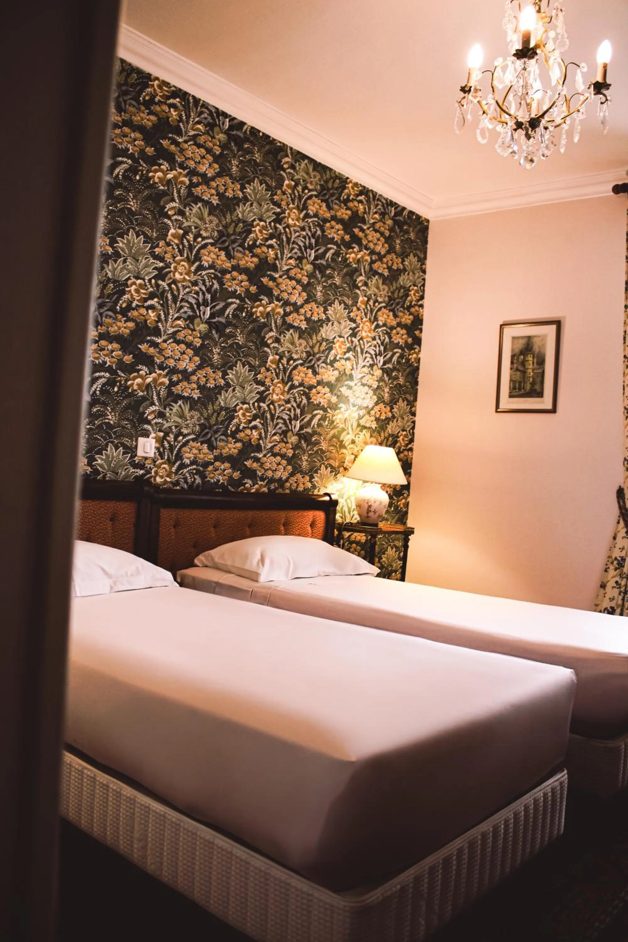 Bed in Hotel La Villa Fleurie