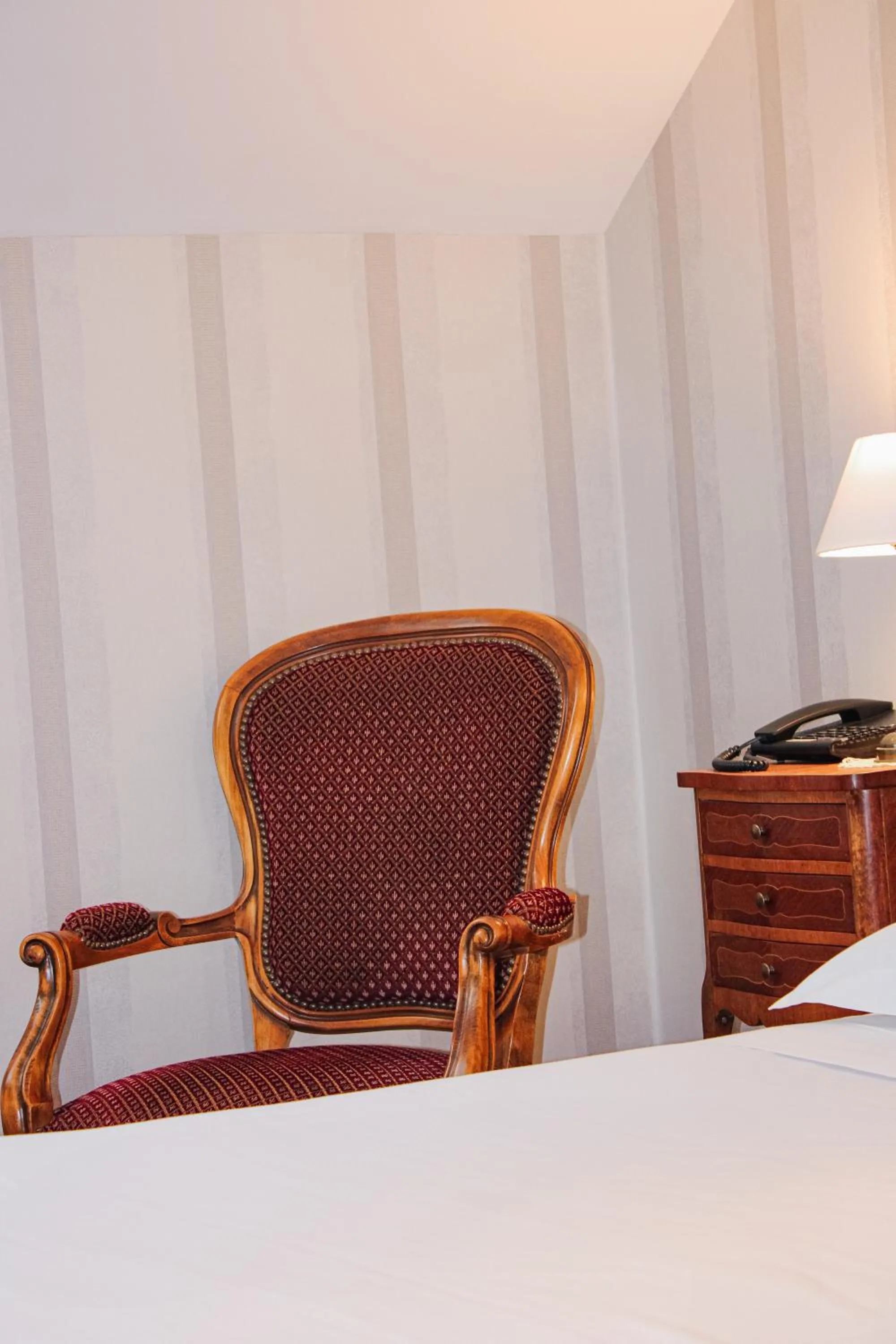 Bedroom, Bed in Hotel La Villa Fleurie