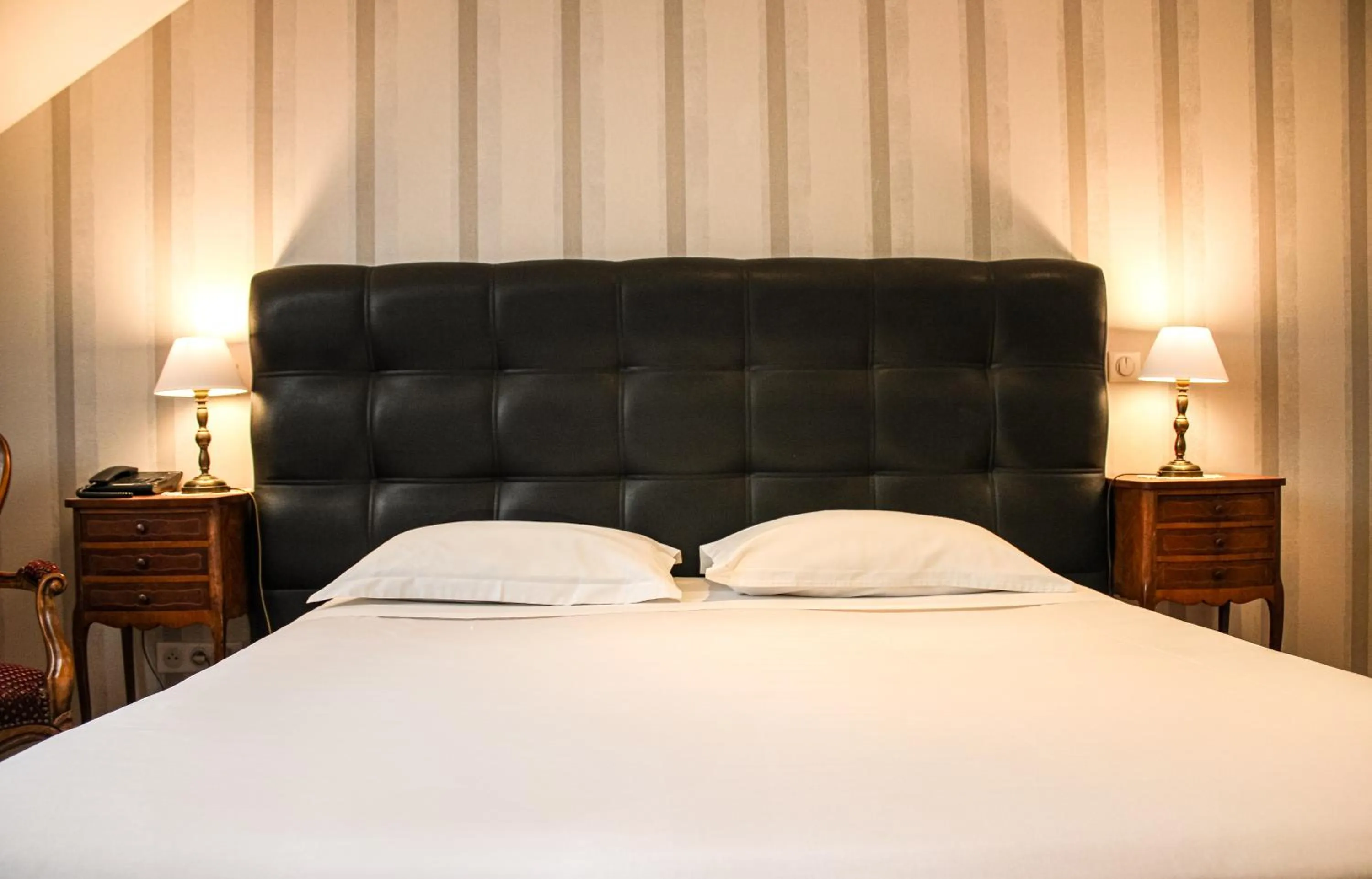 Bed in Hotel La Villa Fleurie