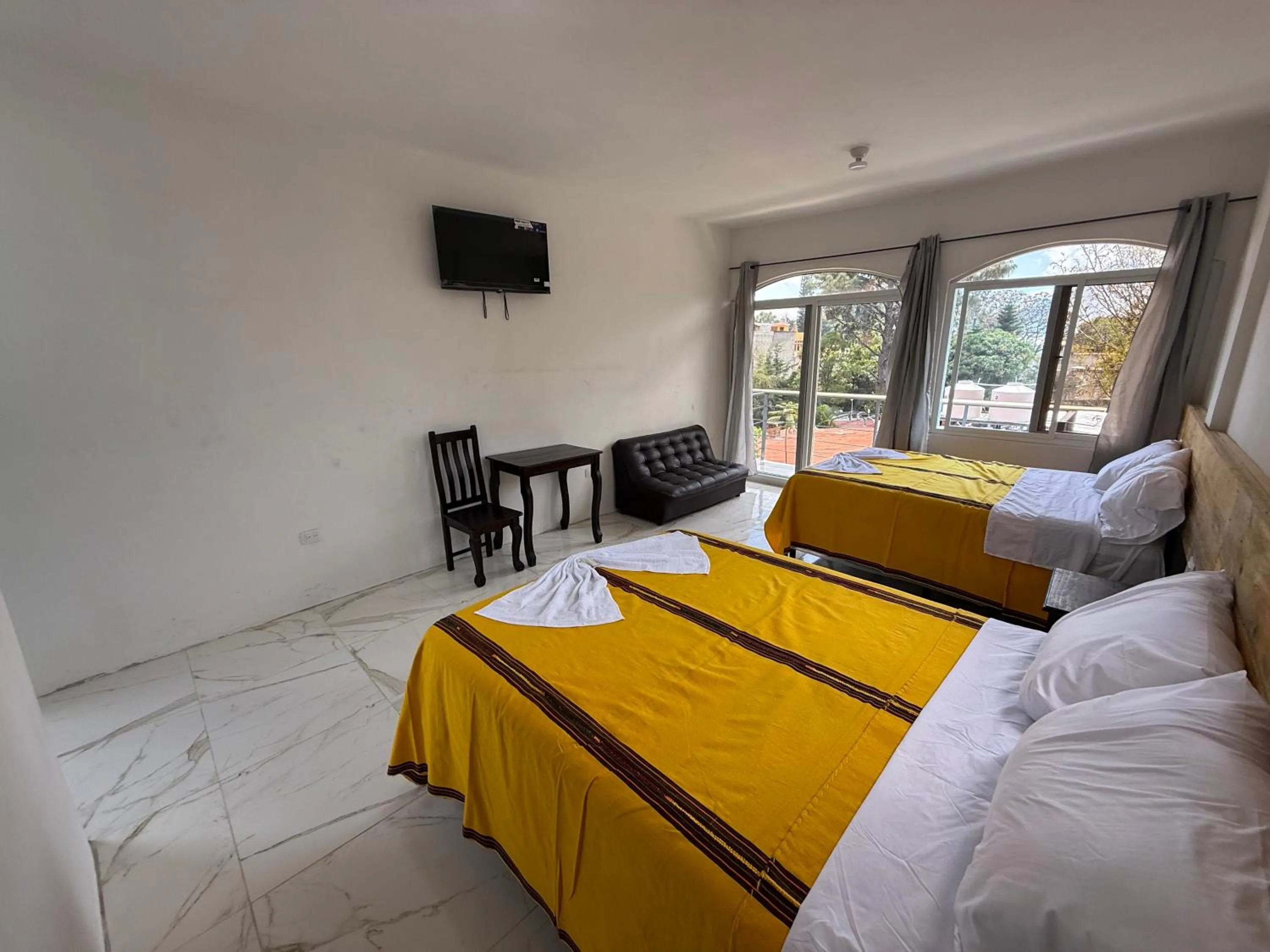 Twin Room with Garden View - single occupancy in Oasis Panajachel