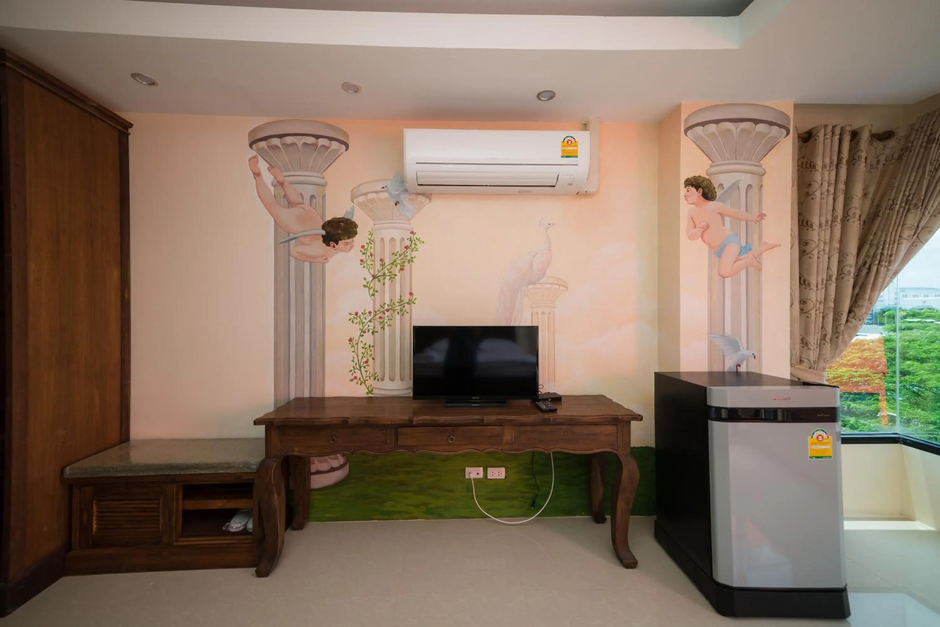 TV and multimedia in Thongtara House Boutique Srinakarin