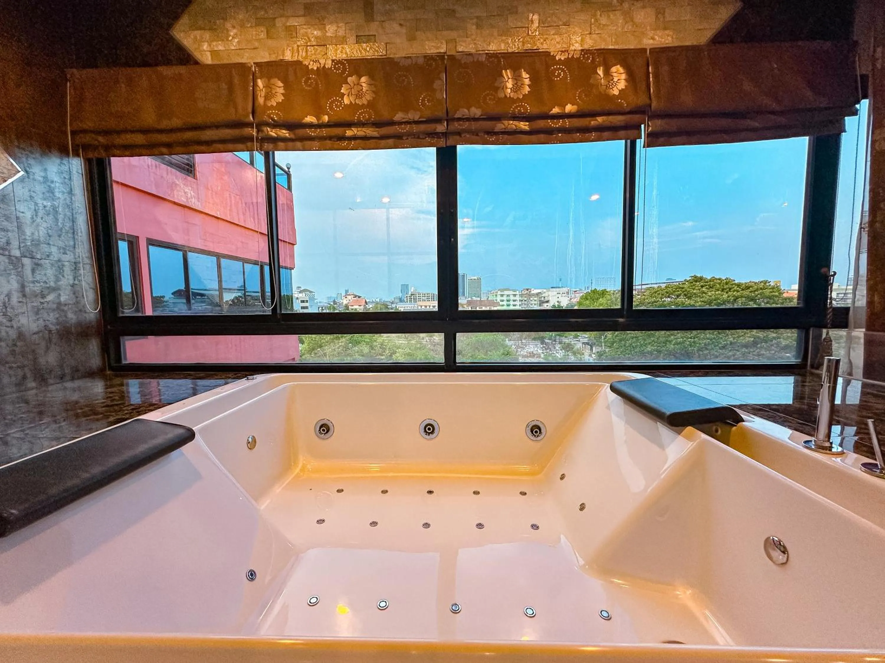 Thongtara House Boutique Srinakarin