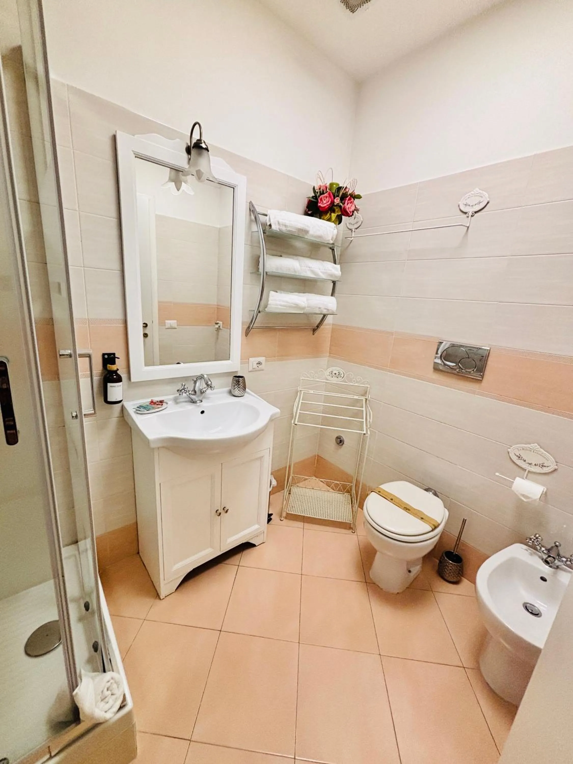 Shower in Mami Guest House Rome Vatican St Peters