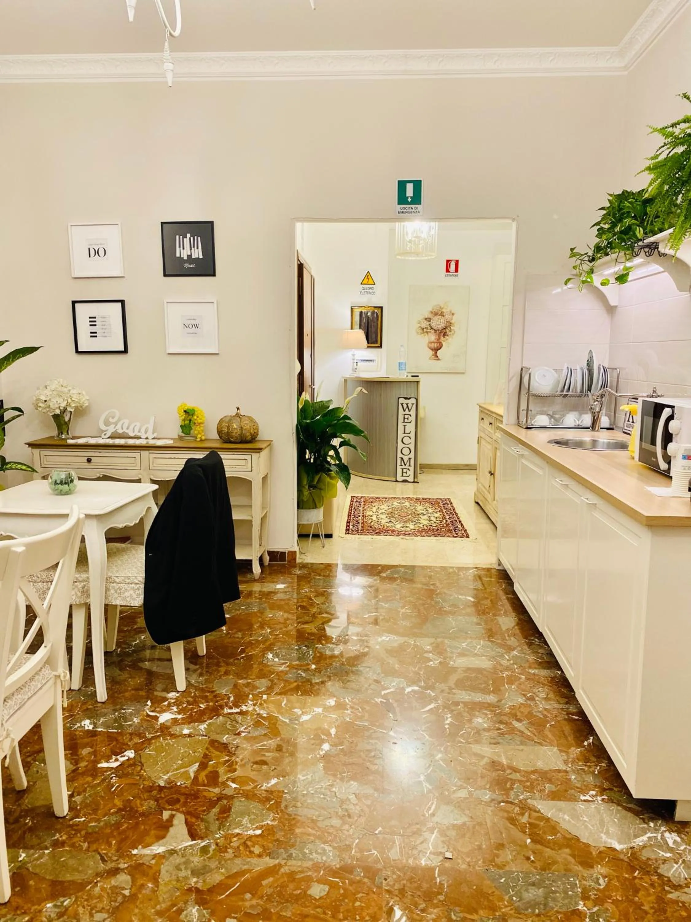 Kitchen or kitchenette in Mami Guest House Rome Vatican St Peters