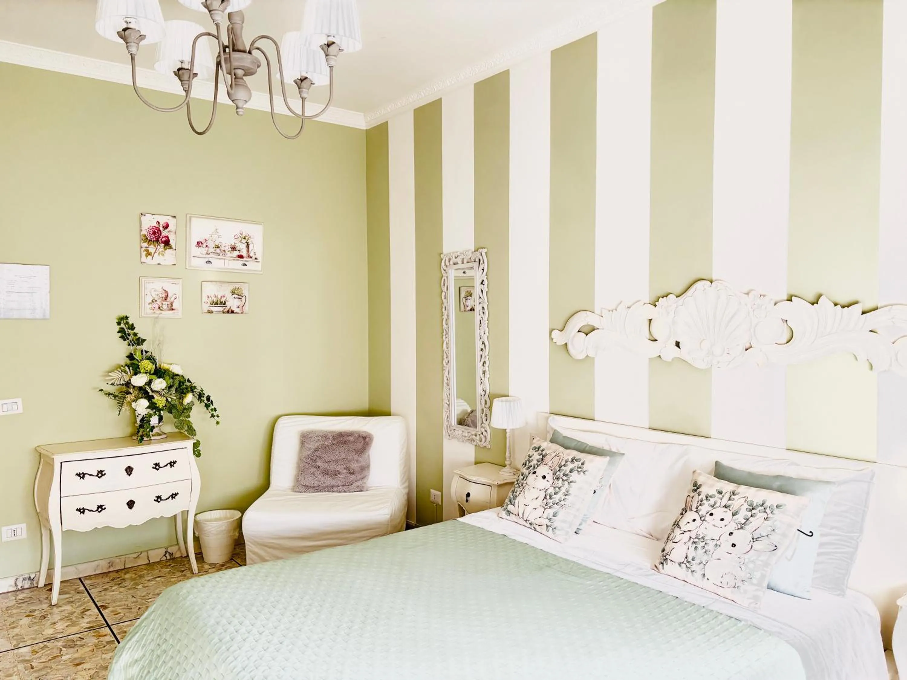Photo of the whole room, Bed in Mami Guest House Rome Vatican St Peters
