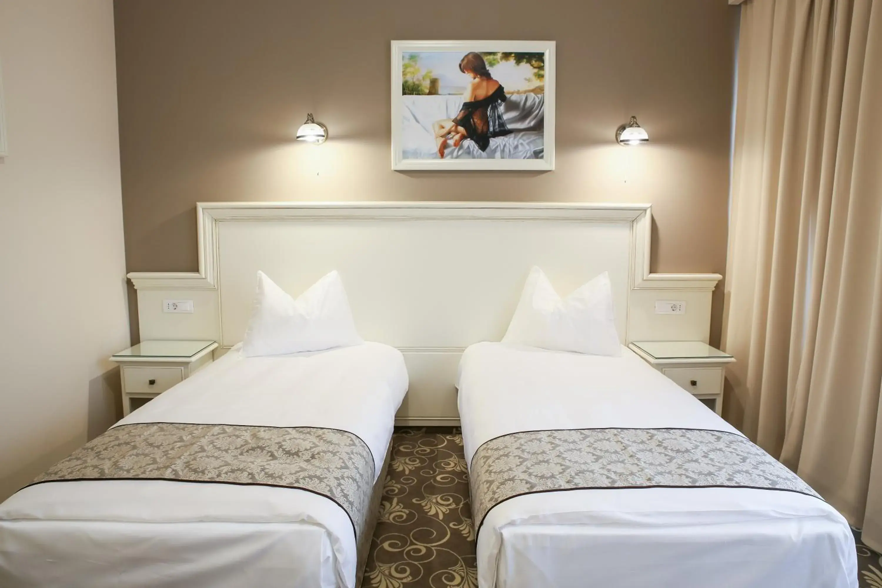 Twin Room with Private Bathroom - single occupancy in Hotel Montana Twin Room with Private Bathroom - single occupancy in Hotel Montana