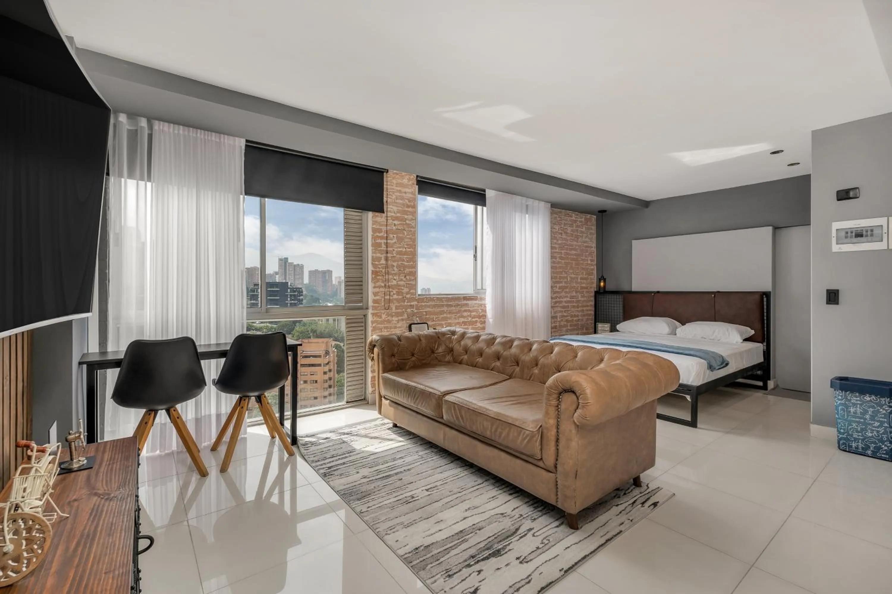 Deluxe One-Bedroom Apartment in Apartamentos Oslo Tesoro by HOUSY