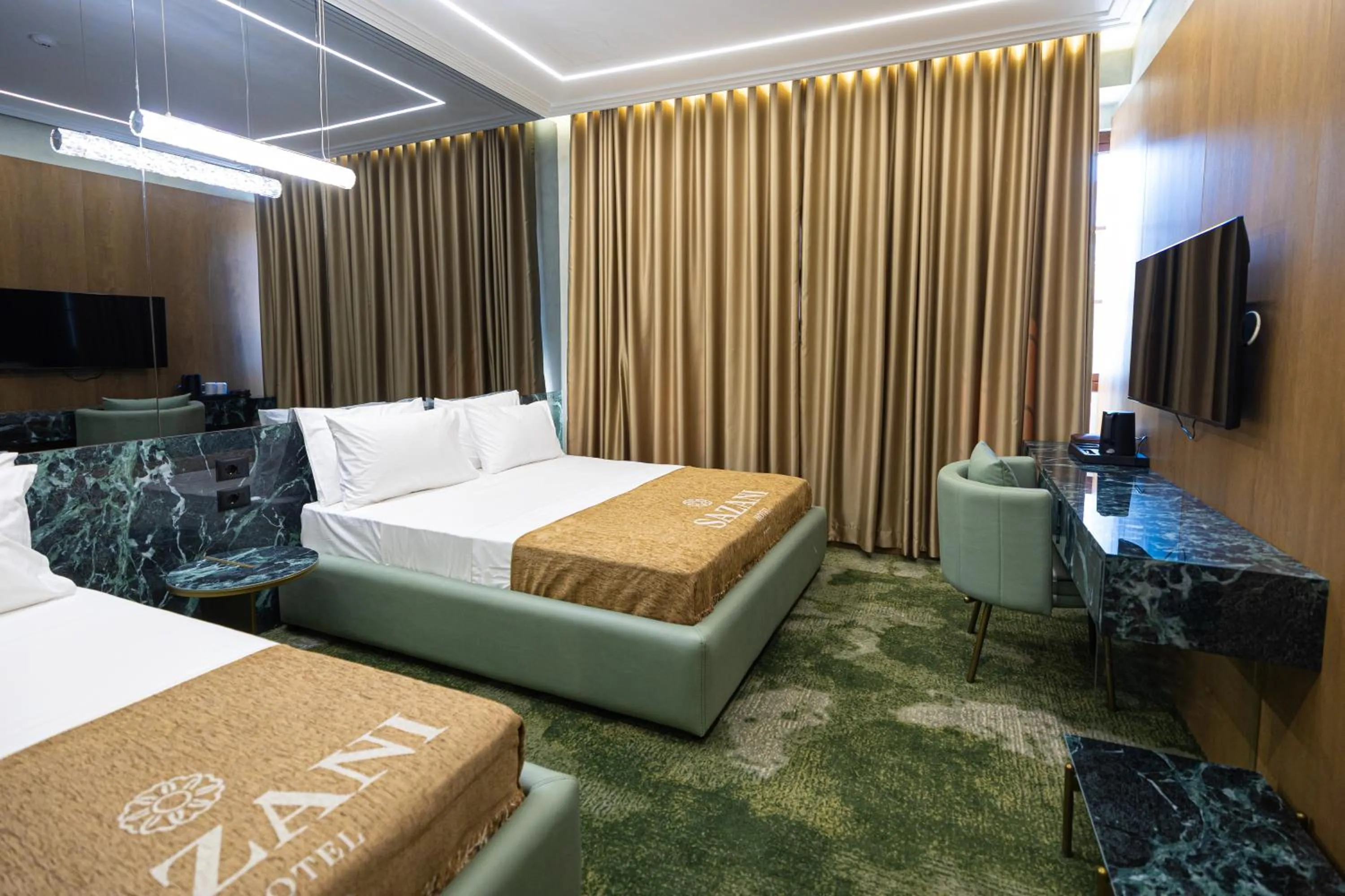 TV and multimedia, Bed in Sazani Hotel