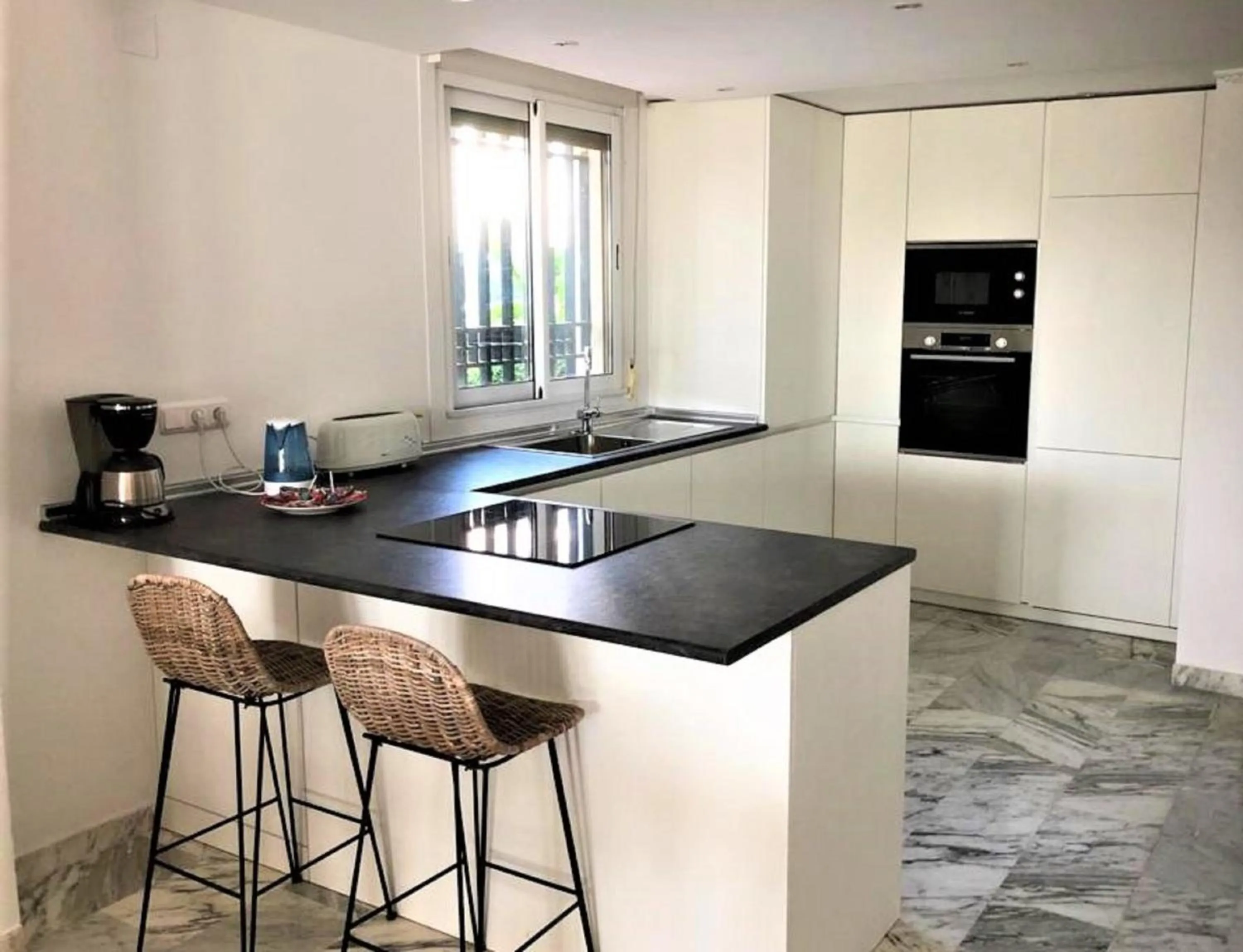 Kitchen or kitchenette in Coral Beach Aparthotel