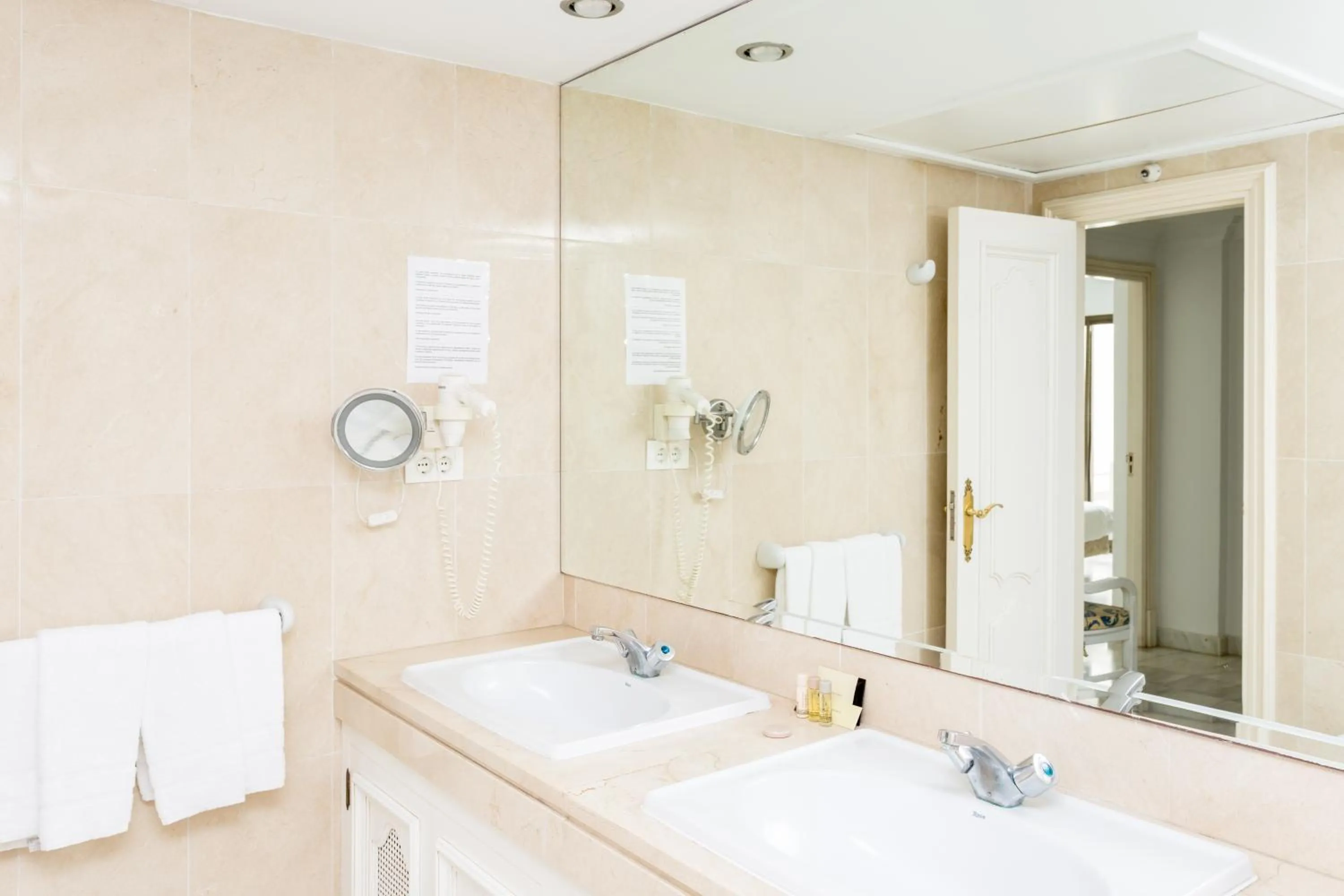 Bathroom in Coral Beach Aparthotel
