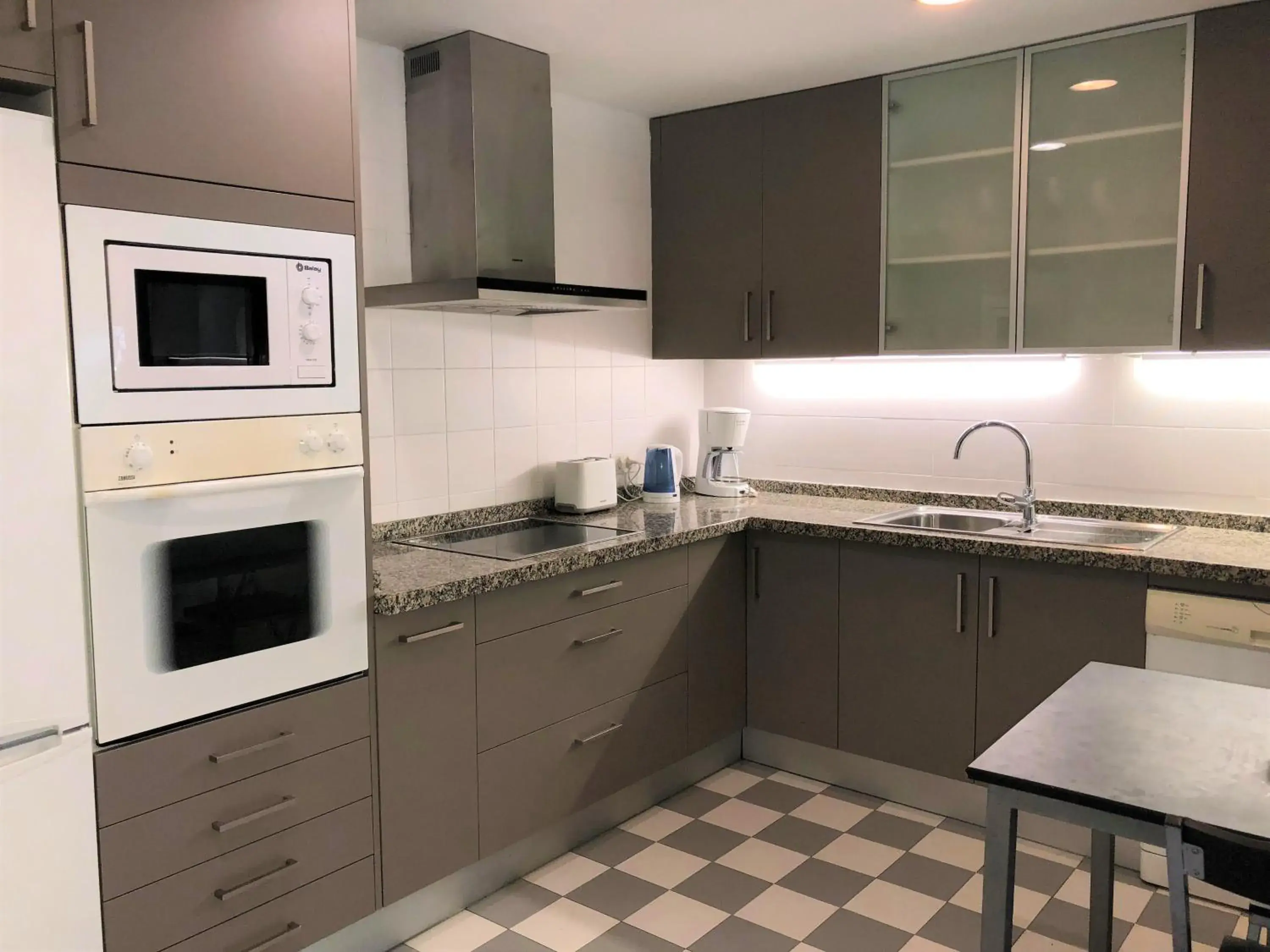 Four-Bedroom Apartment in Coral Beach Aparthotel Four-Bedroom Apartment in Coral Beach Aparthotel