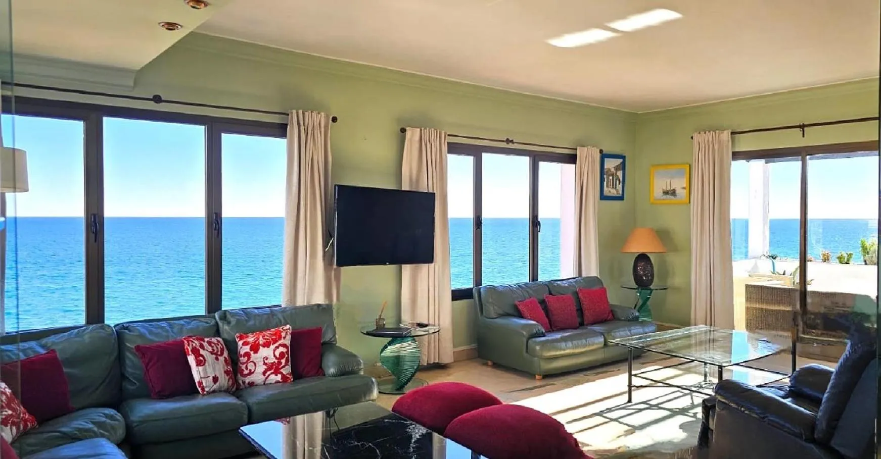 Living room in Coral Beach Aparthotel