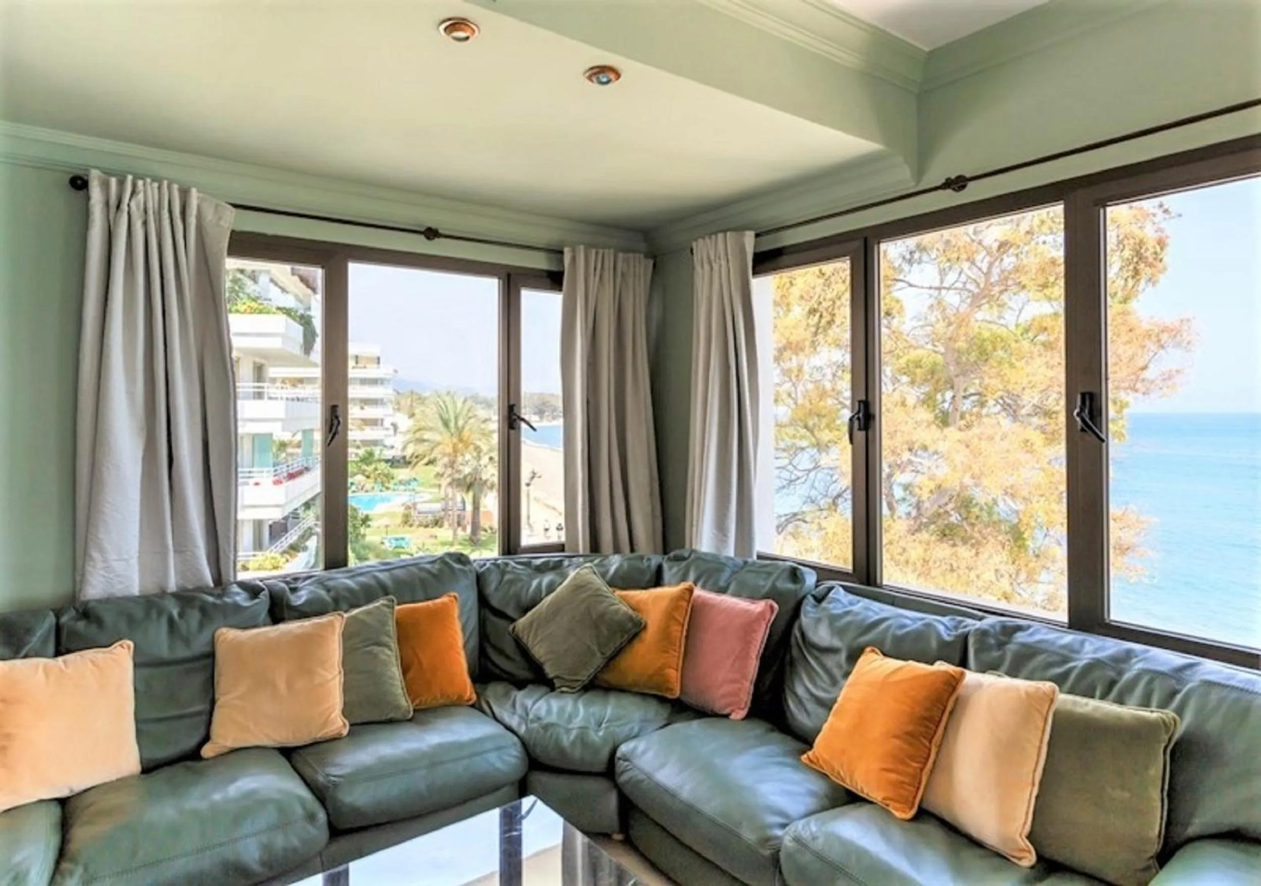 Living room in Coral Beach Aparthotel