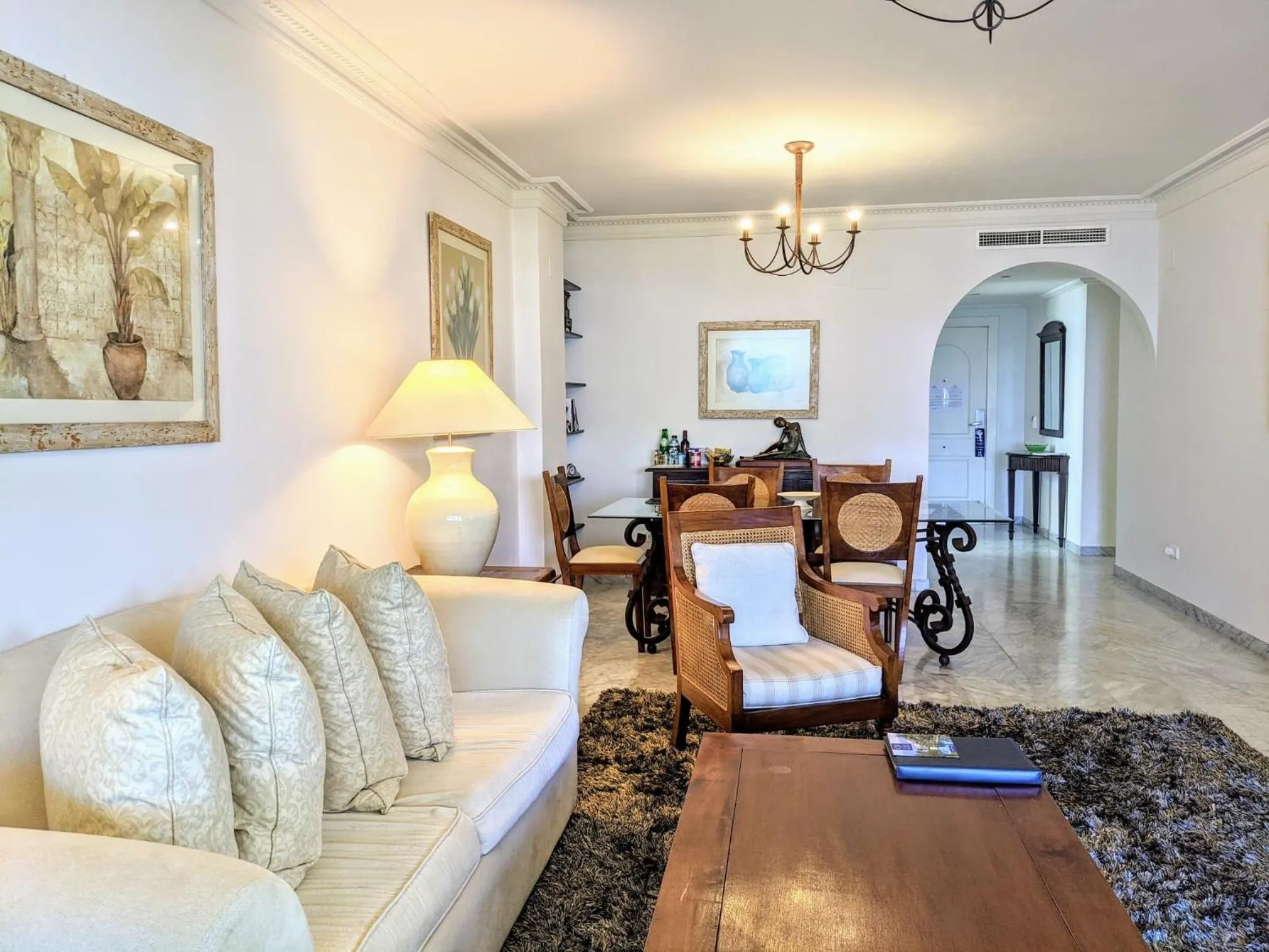 Living room in Coral Beach Aparthotel