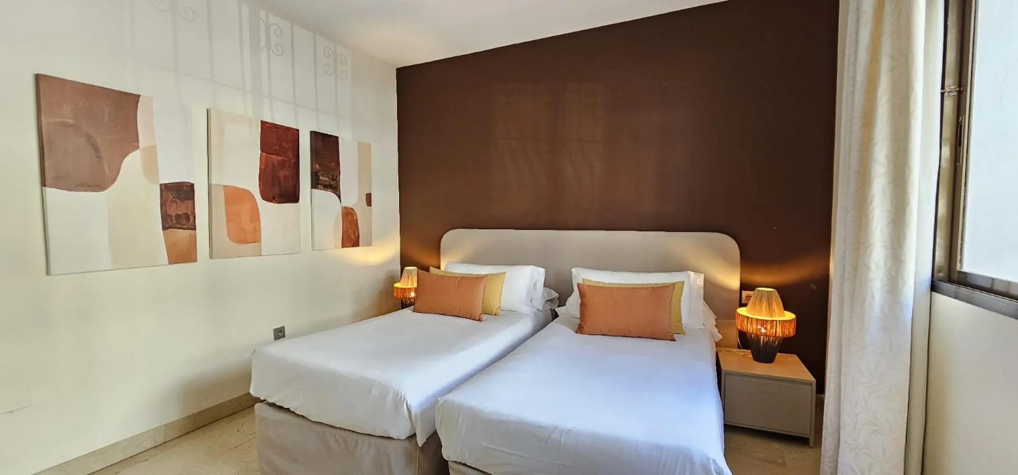 Bedroom, Bed in Coral Beach Aparthotel