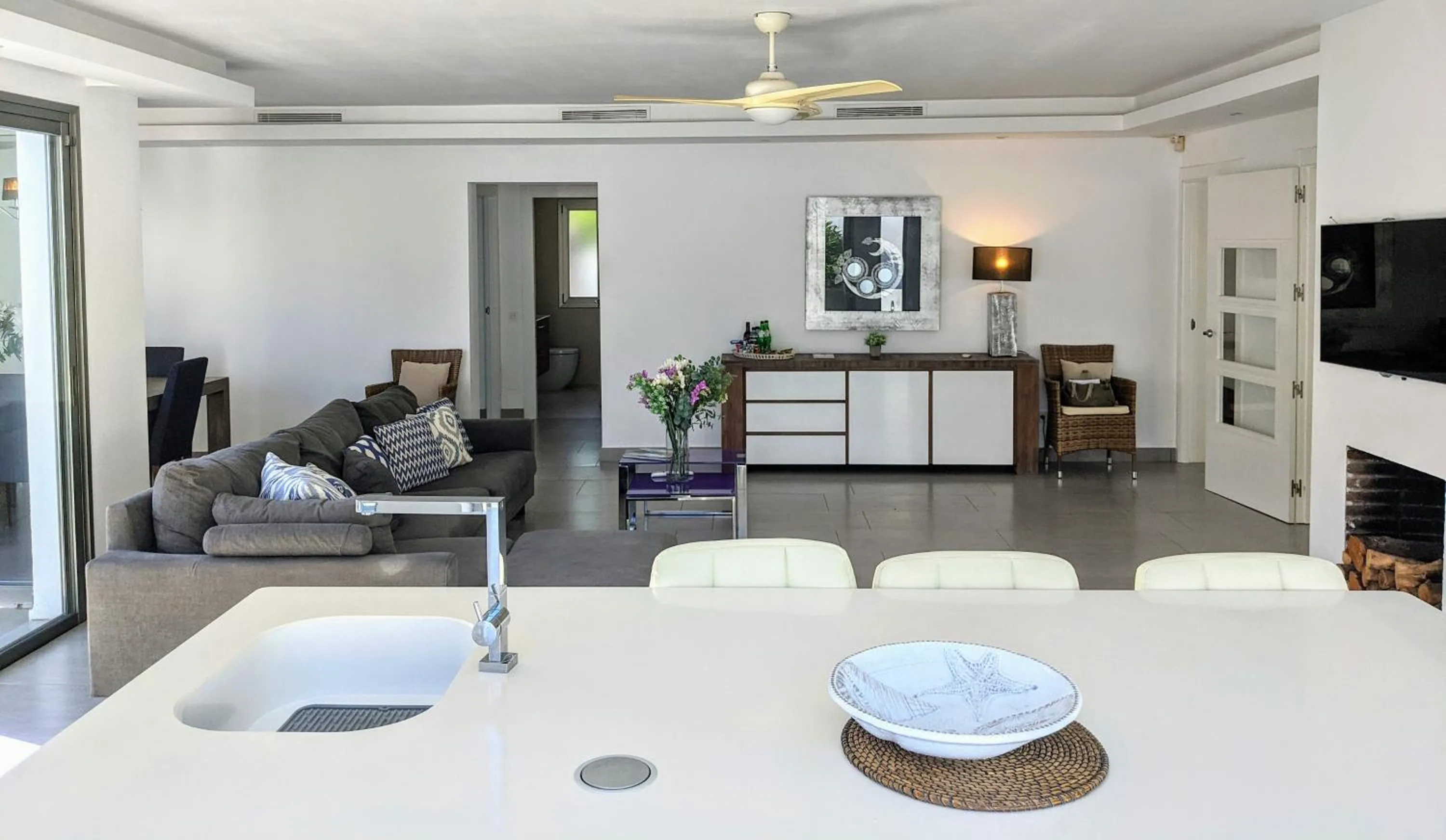 Living room in Coral Beach Aparthotel