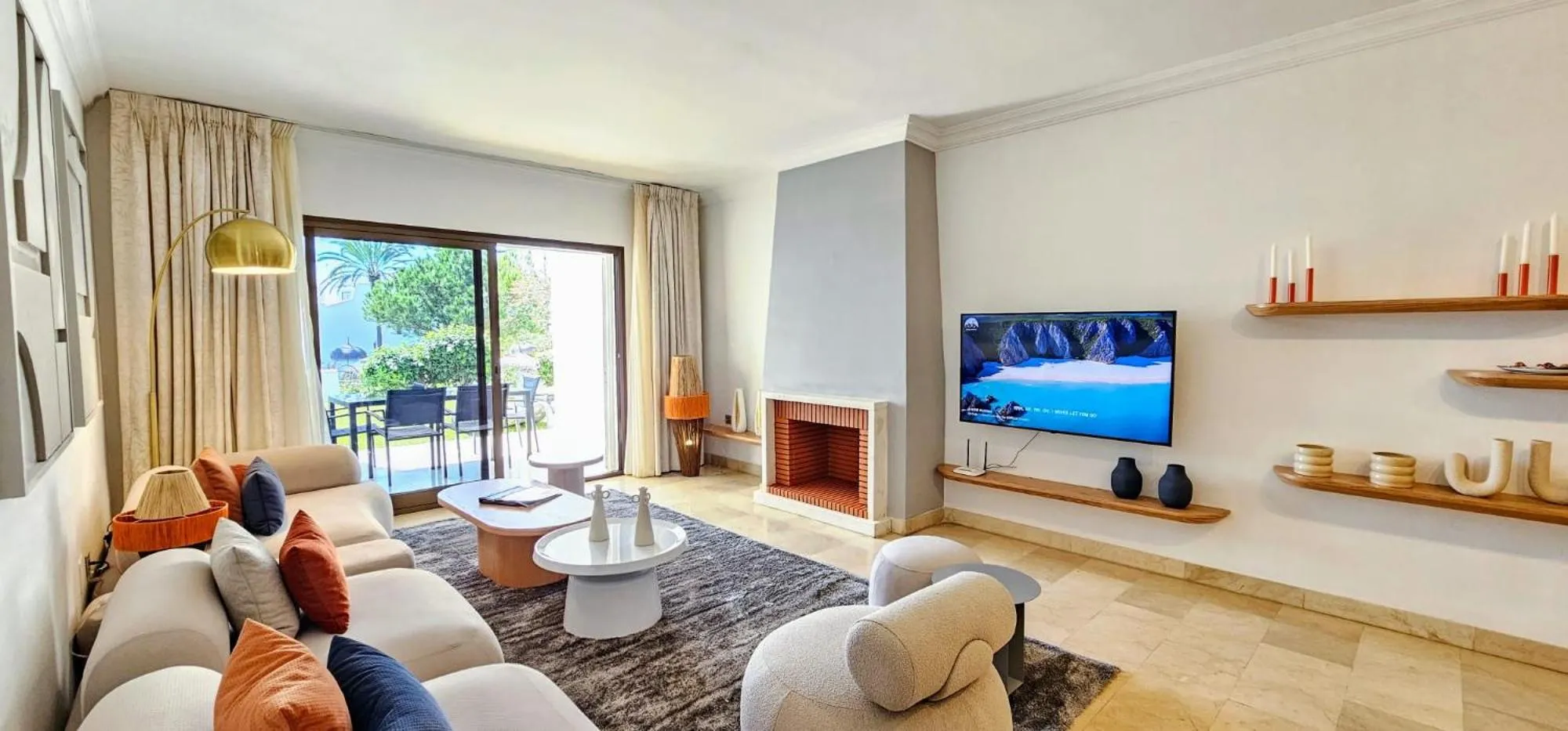 Living room in Coral Beach Aparthotel