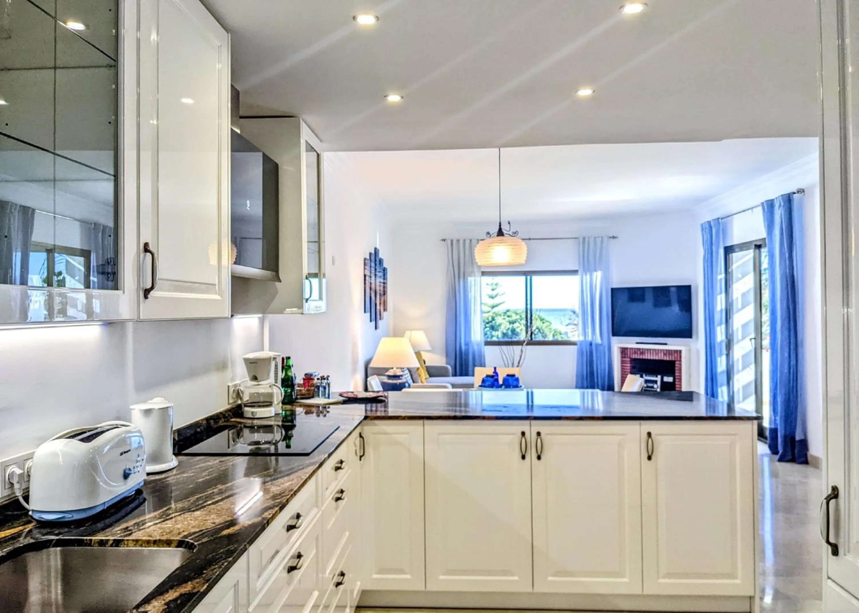 Kitchen or kitchenette in Coral Beach Aparthotel