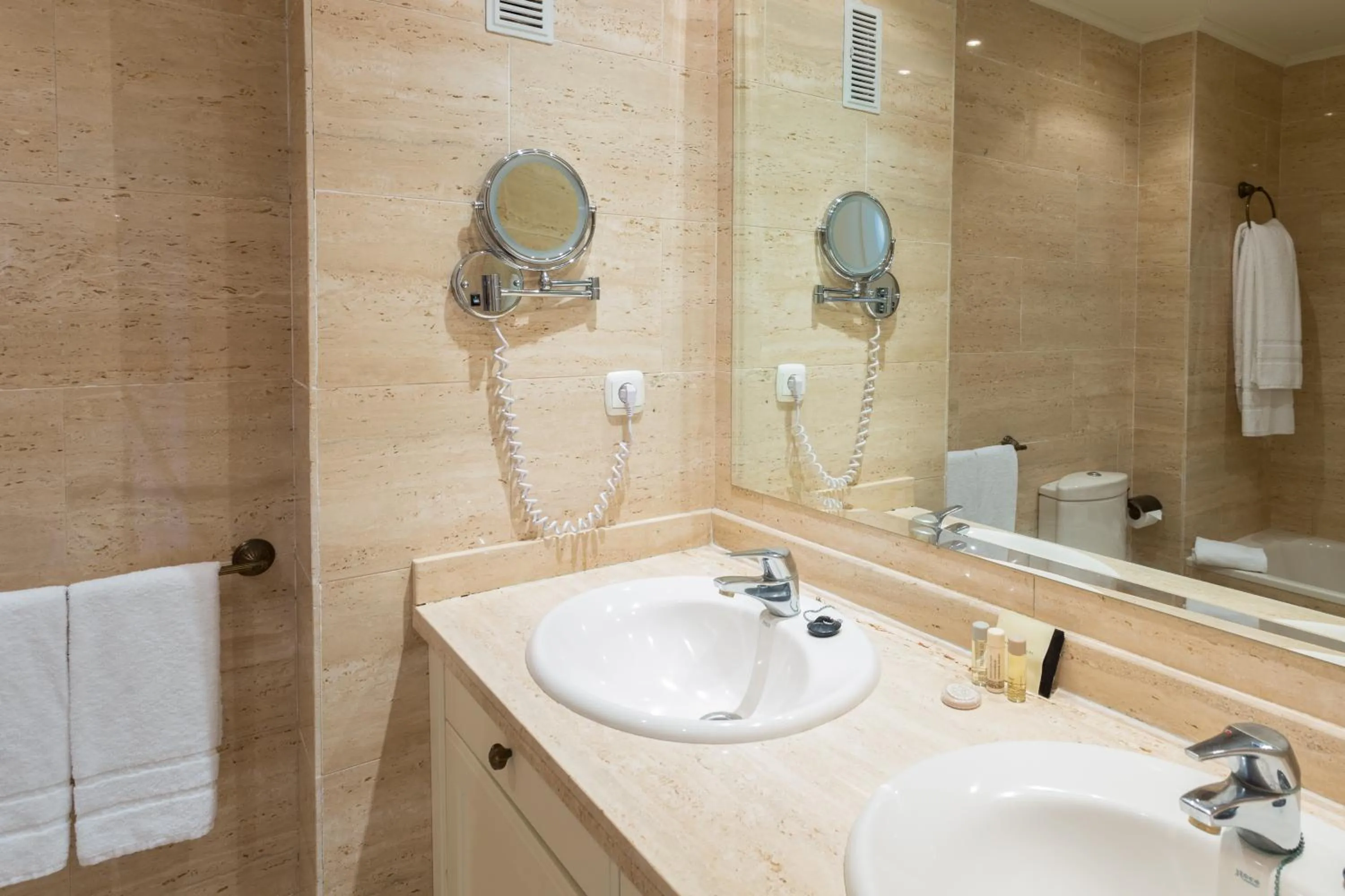Bathroom in Coral Beach Aparthotel