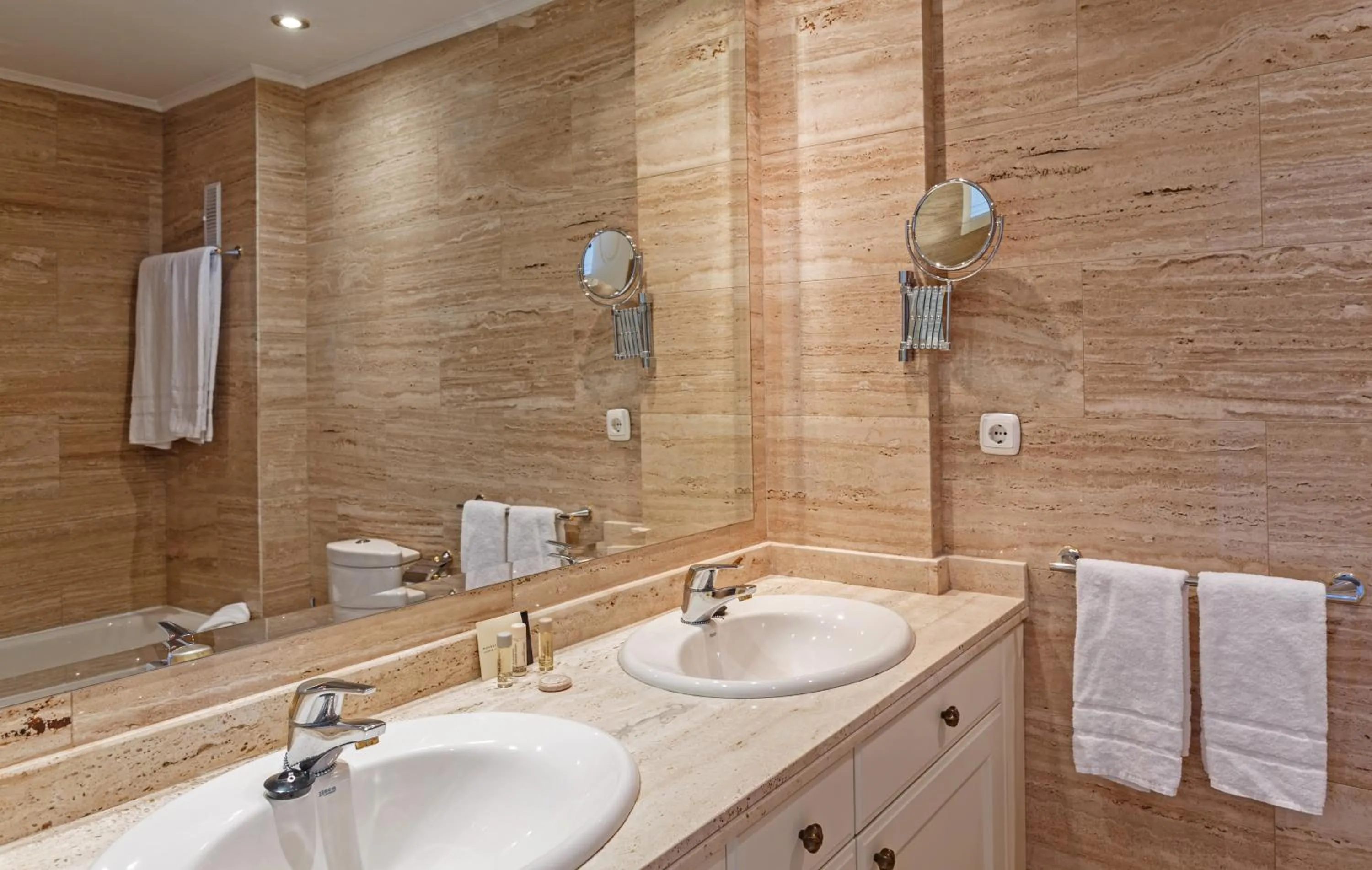 Bathroom in Coral Beach Aparthotel