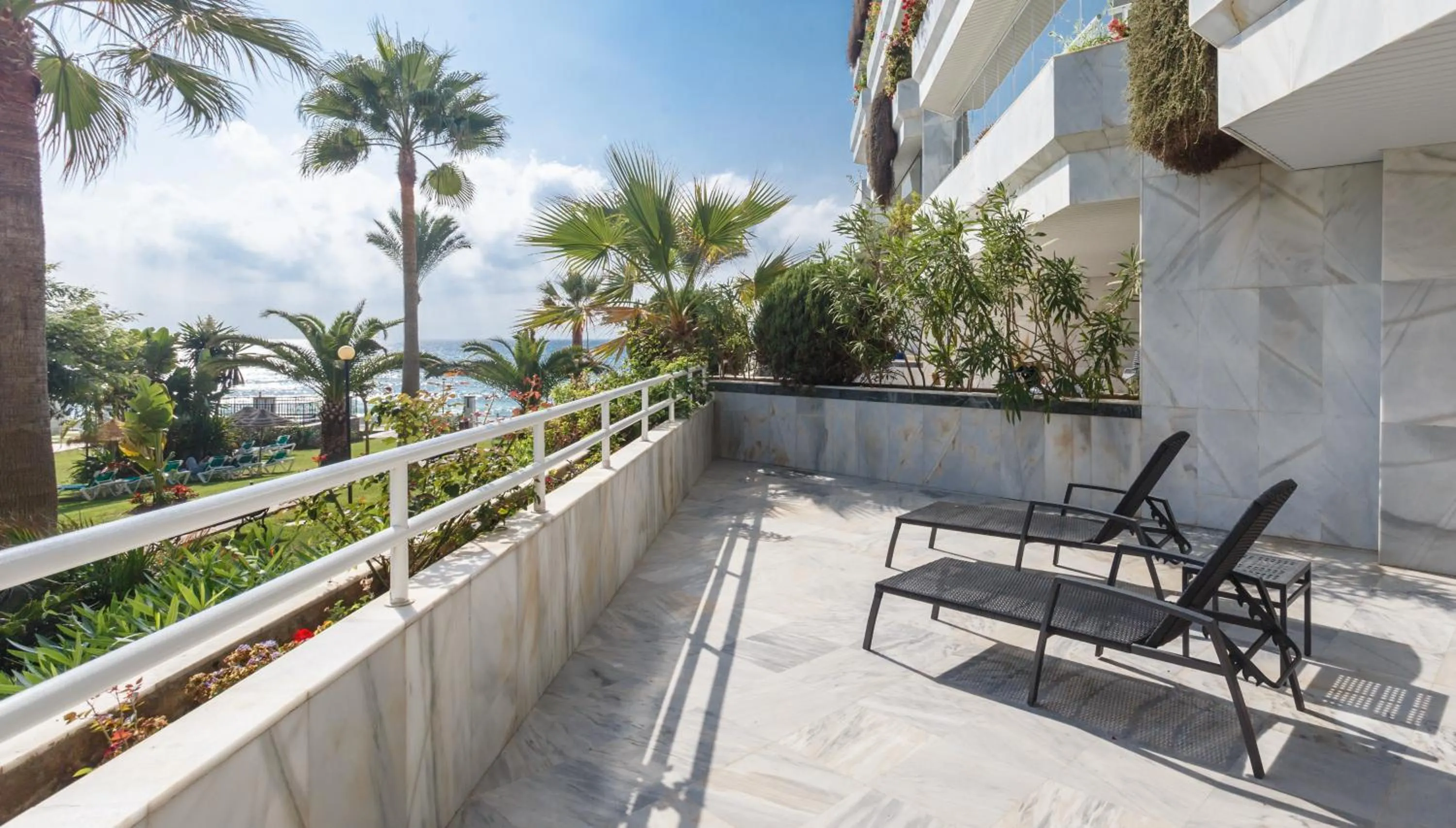 Garden in Coral Beach Aparthotel