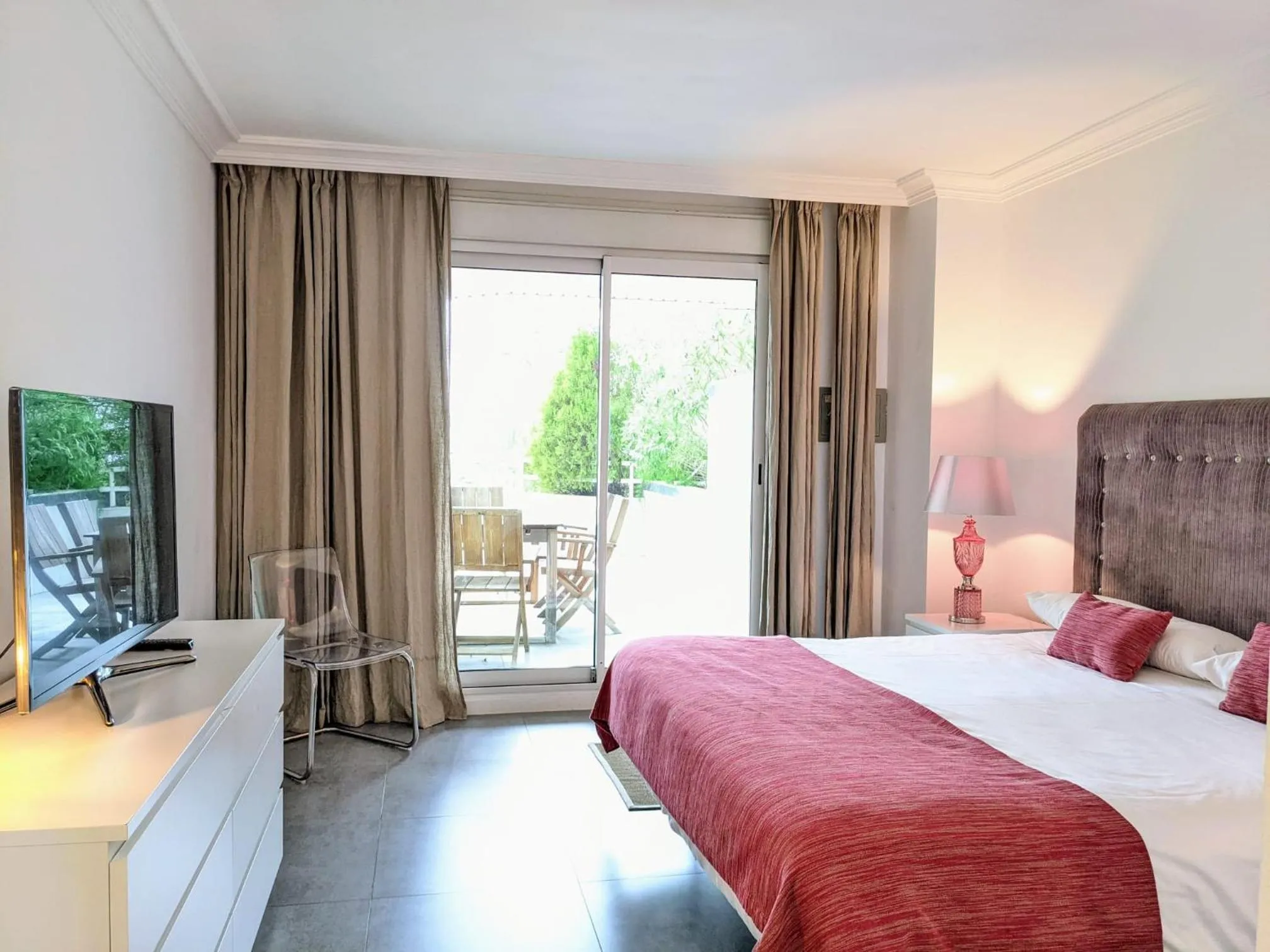 Bedroom, Bed in Coral Beach Aparthotel