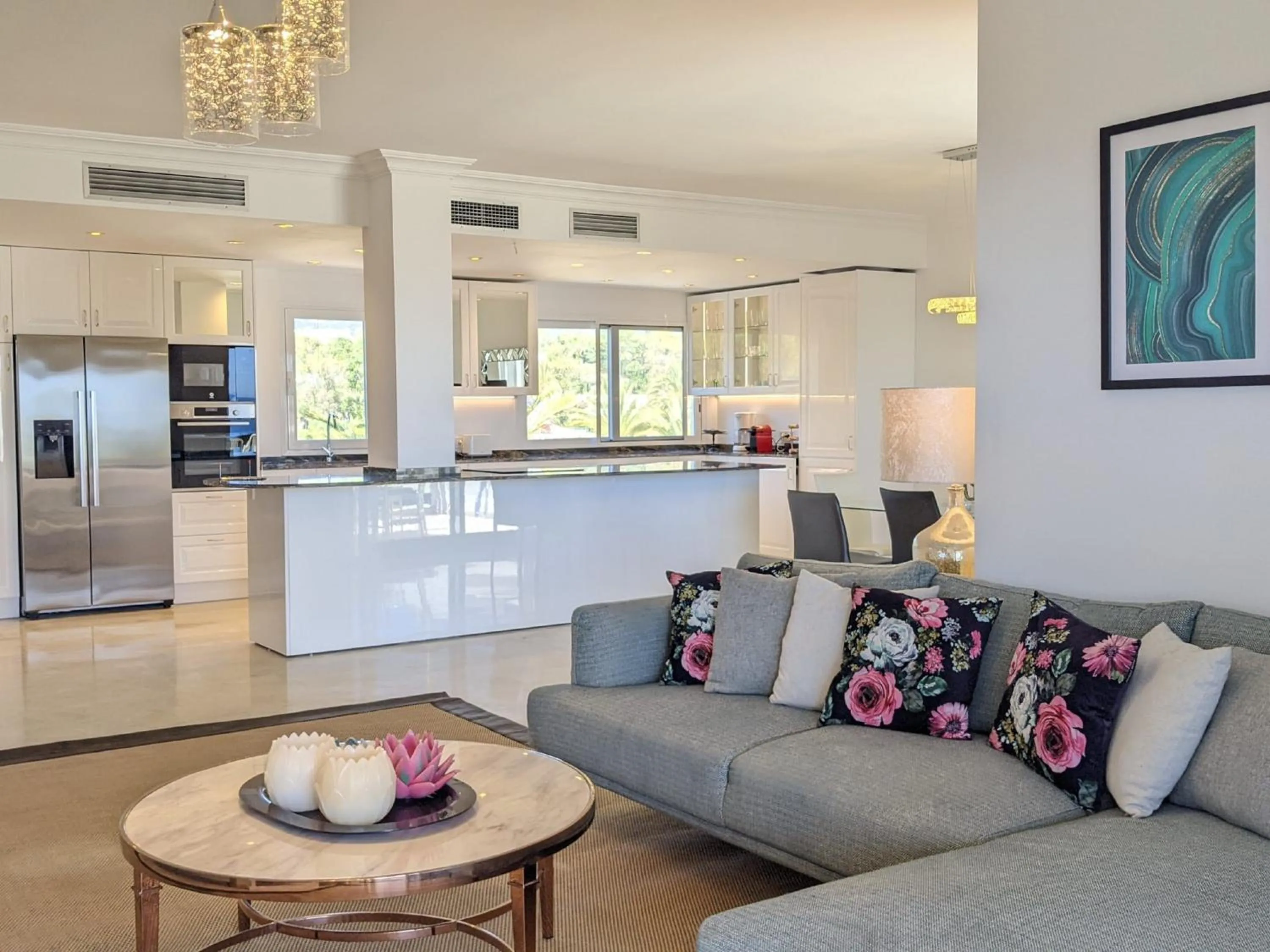 Living room in Coral Beach Aparthotel