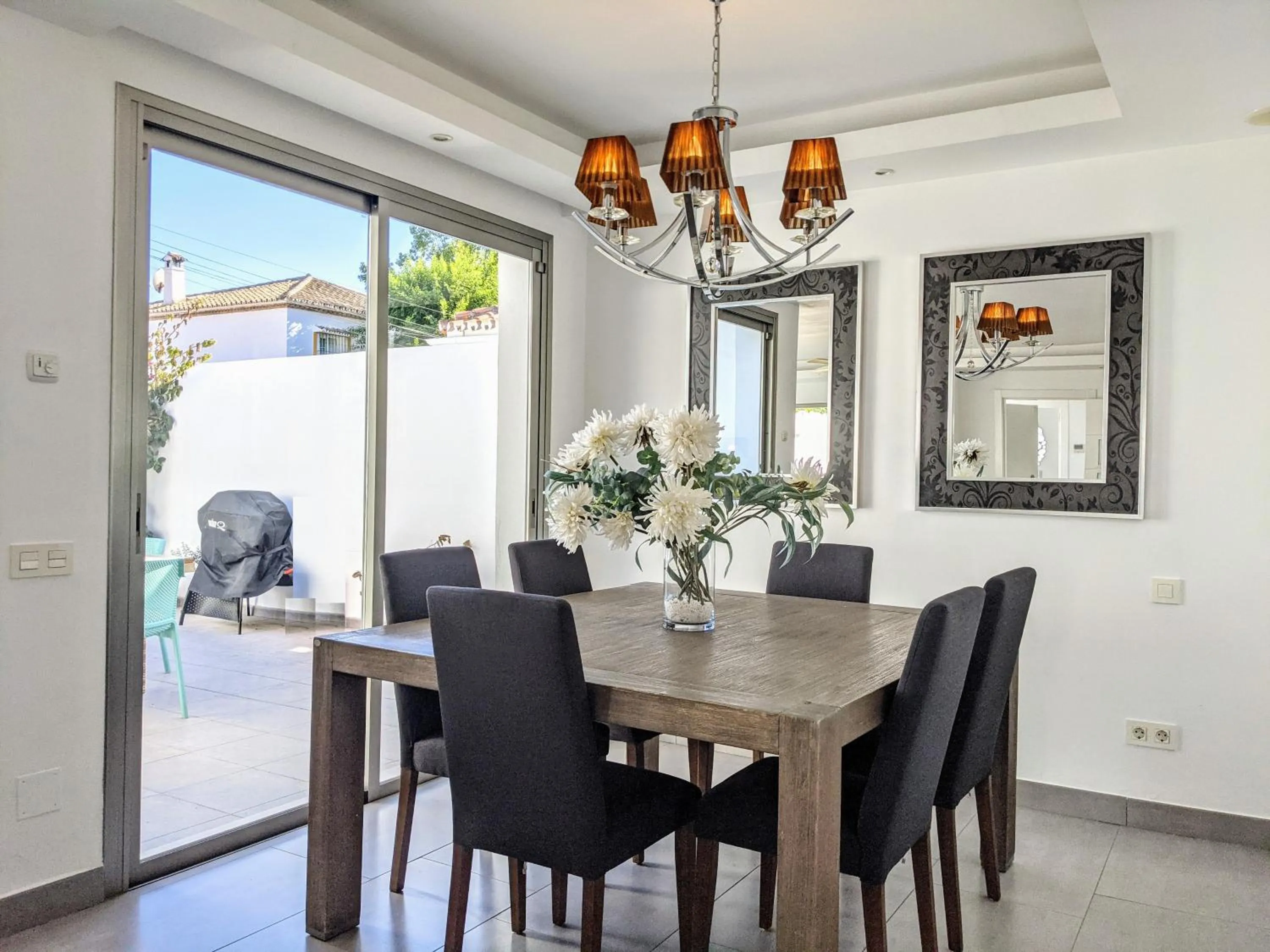Dining area in Coral Beach Aparthotel