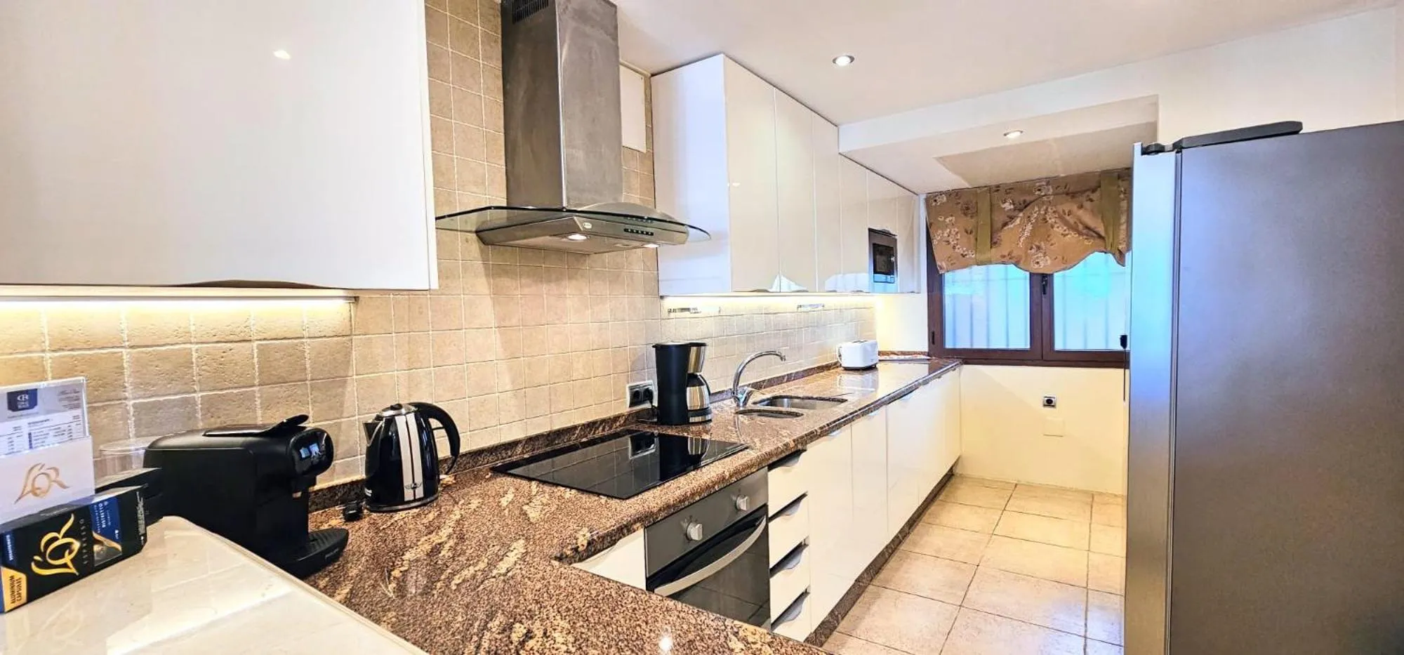 kitchen in Coral Beach Aparthotel