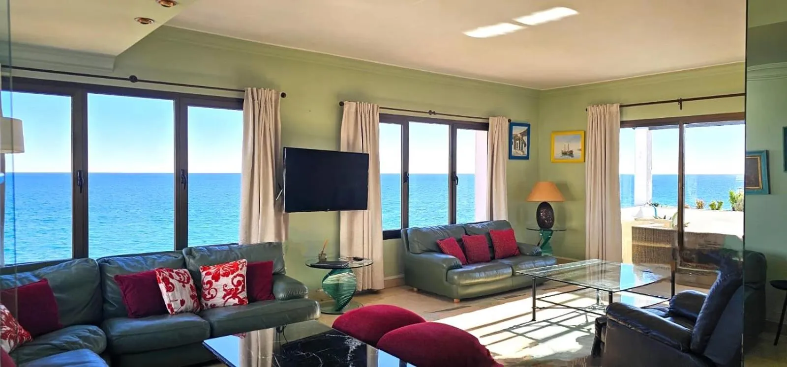 Living room in Coral Beach Aparthotel