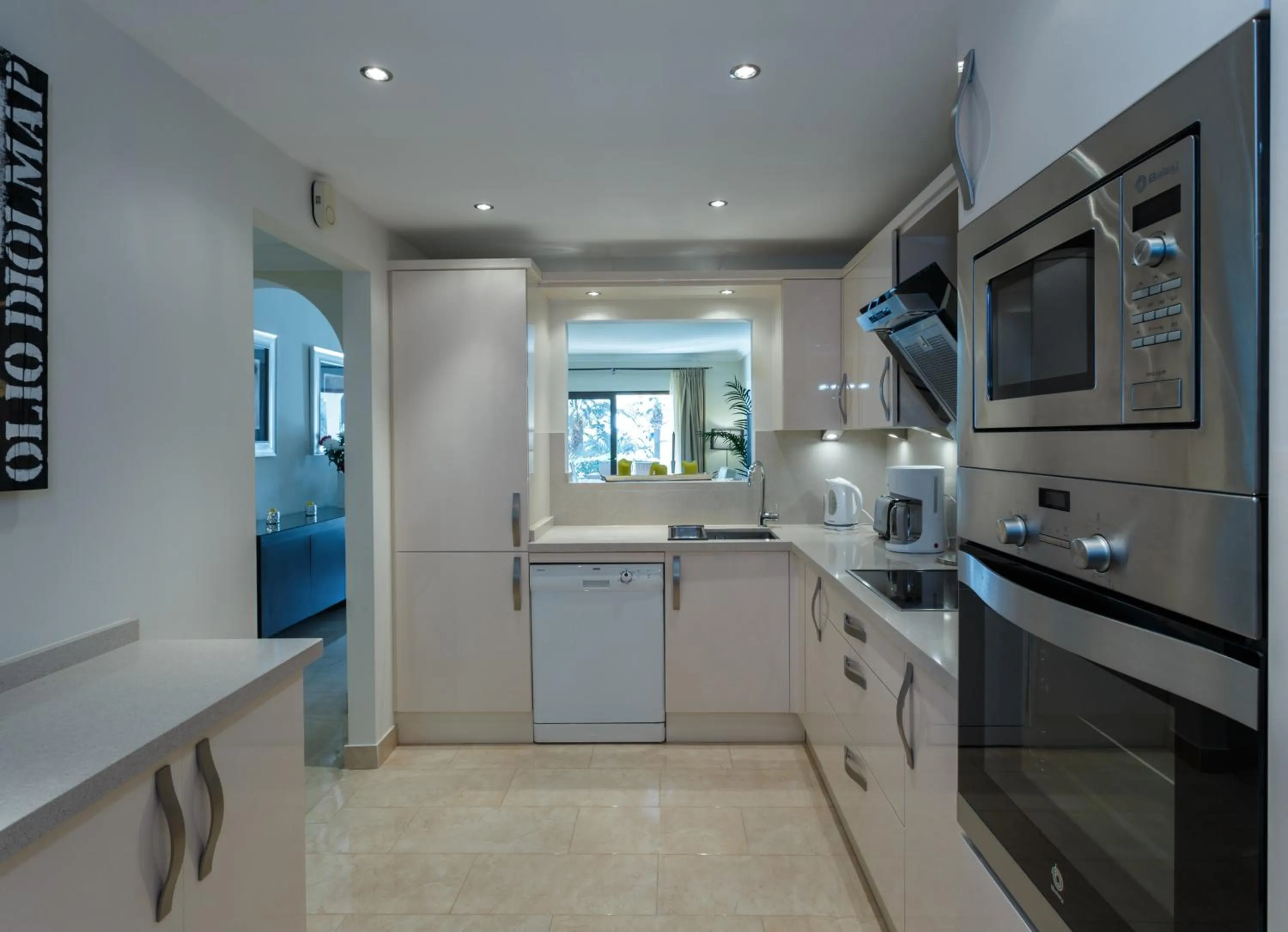 Kitchen or kitchenette in Coral Beach Aparthotel