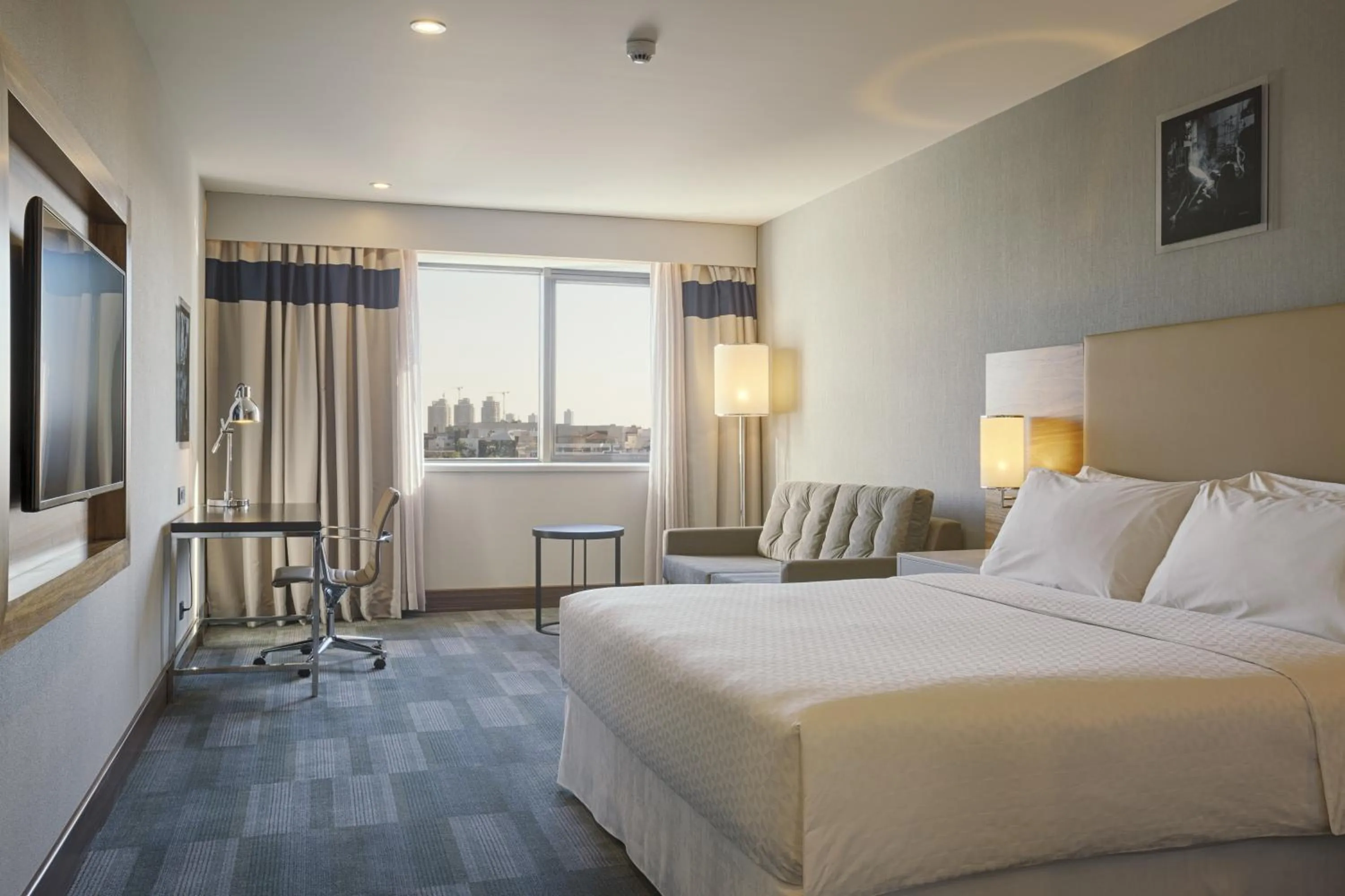 Photo of the whole room, Bed in Bof Hotels Business