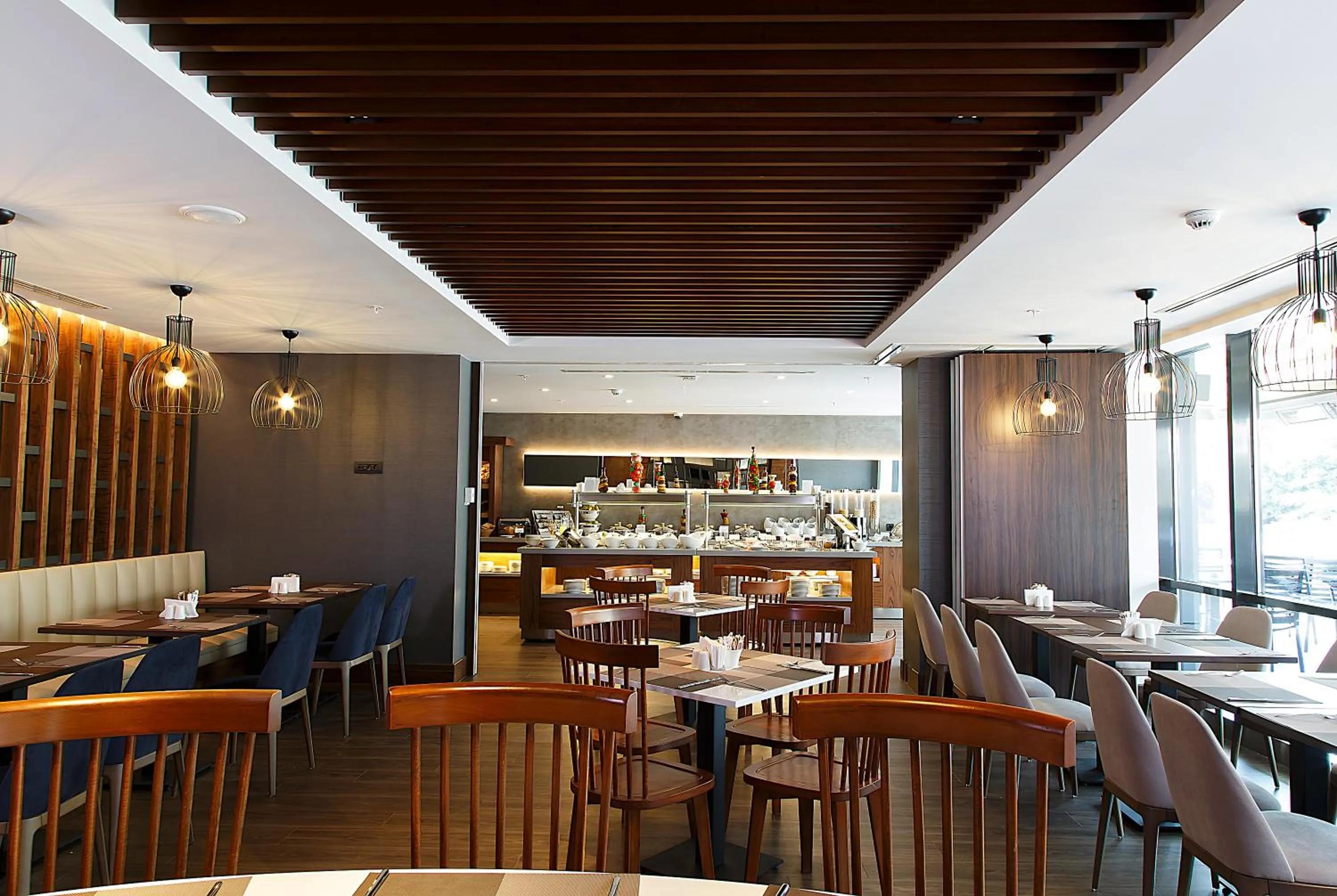 Restaurant/places to eat in Bof Hotels Business