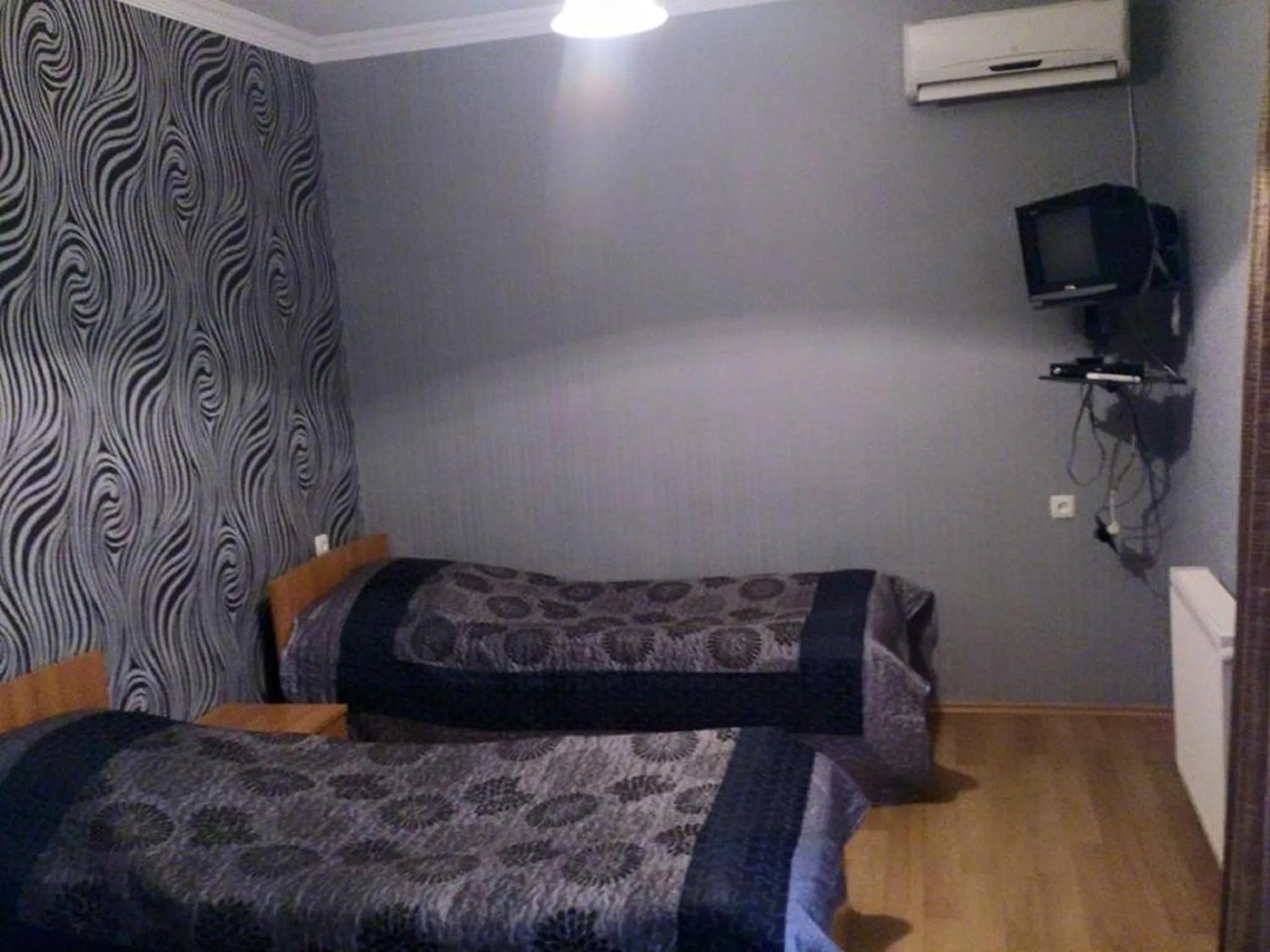Twin Room with Bath in Hotel Kavkasioni