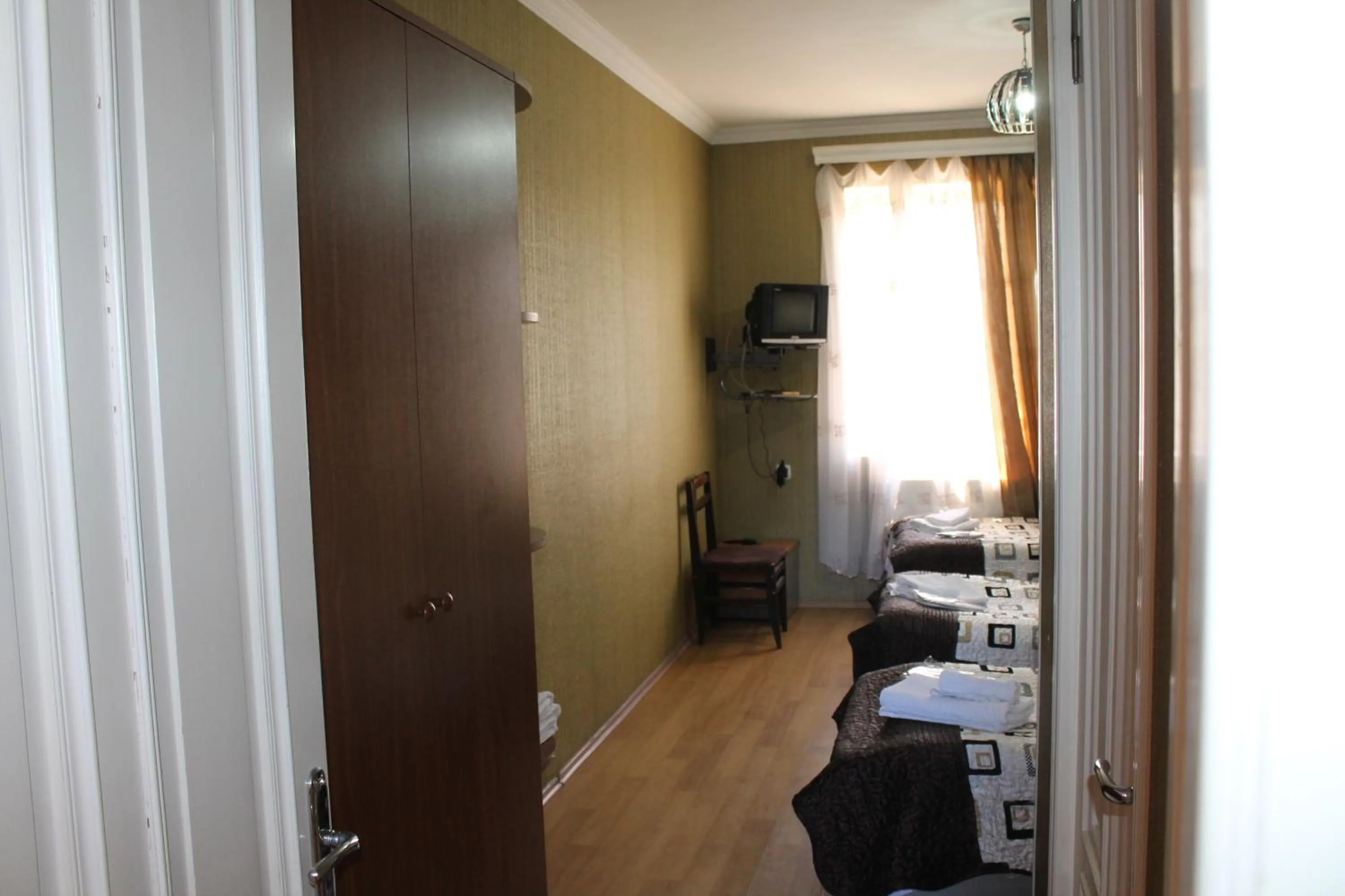 Triple Room with Bathroom in Hotel Kavkasioni