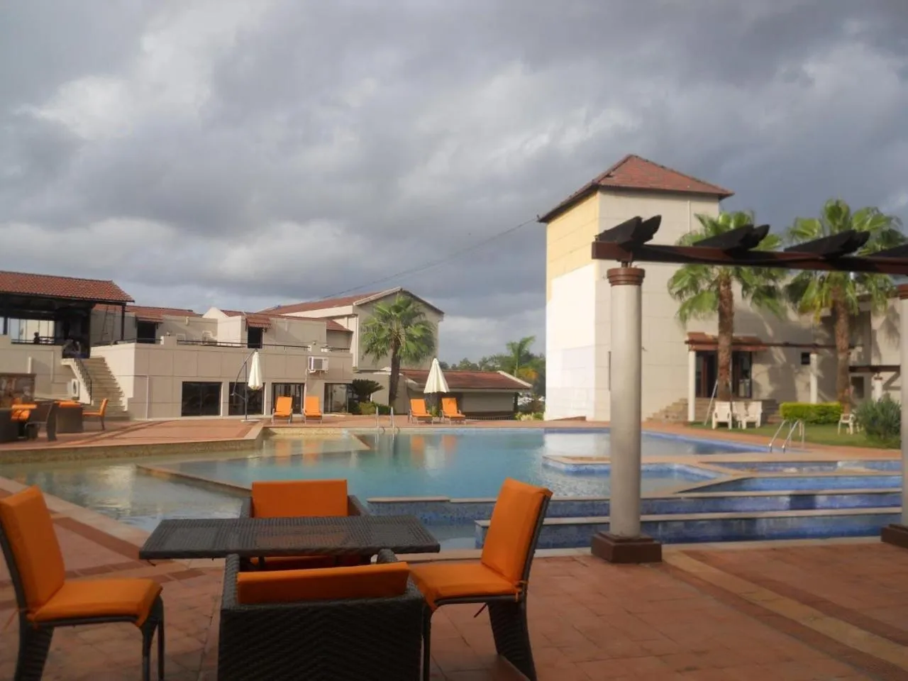 Swimming pool in Cotton County Club and Resort