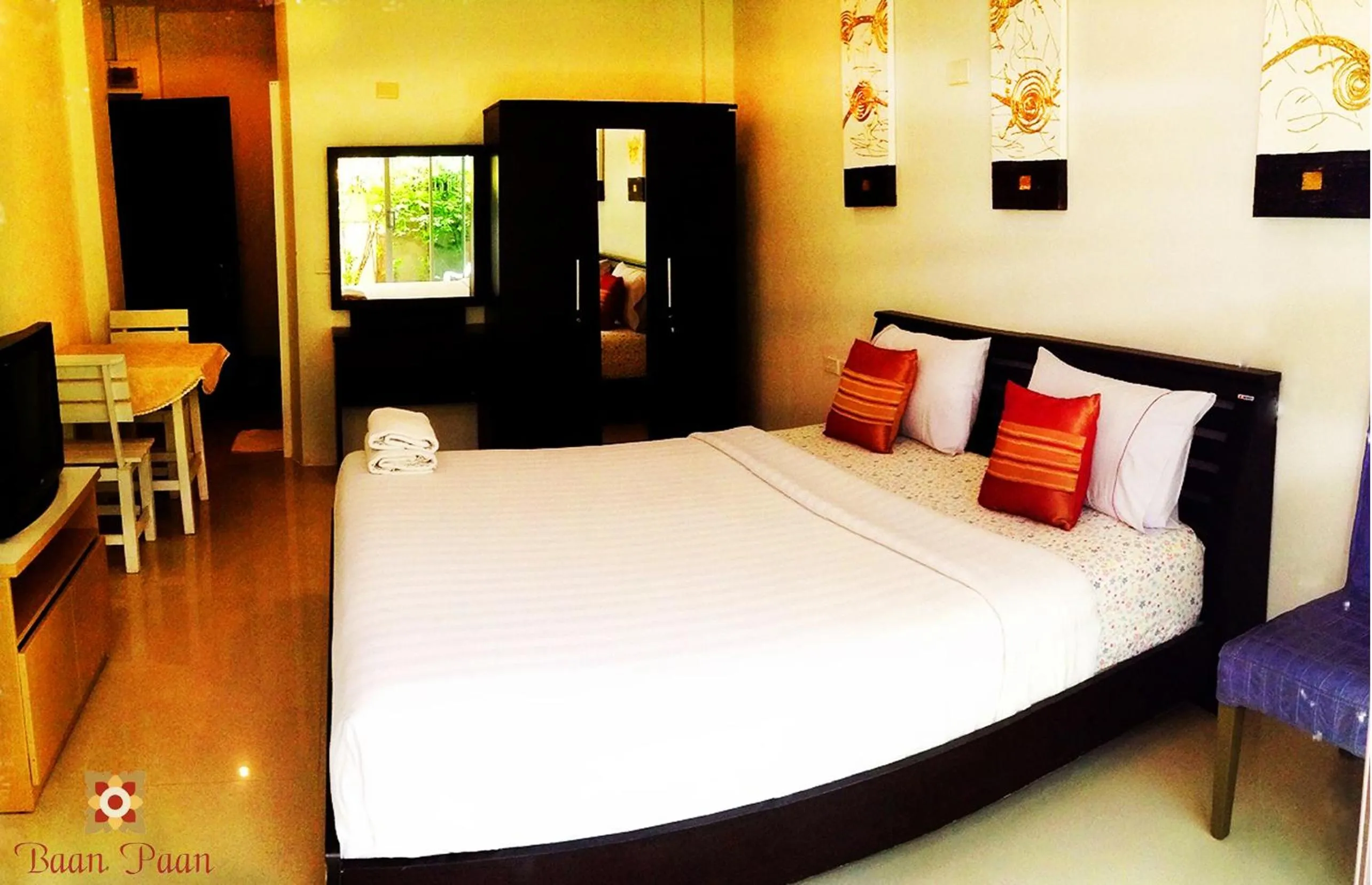 Photo of the whole room, Bed in Baan Paan Hua Hin