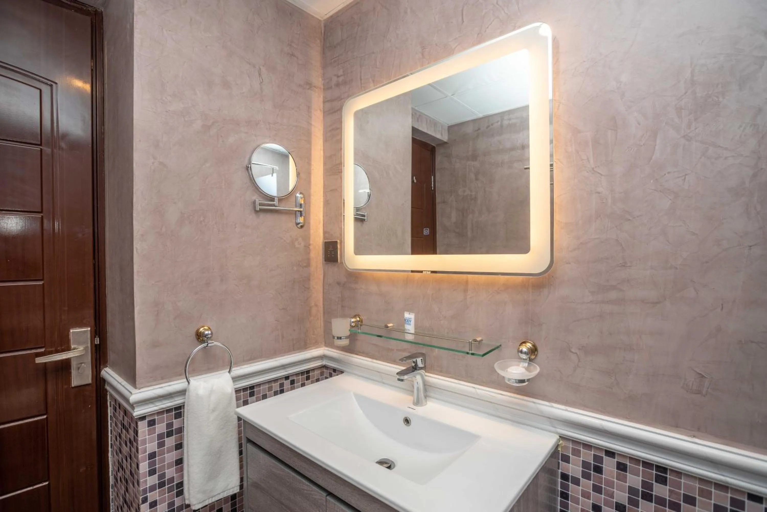 Bathroom in Ezdan Residence