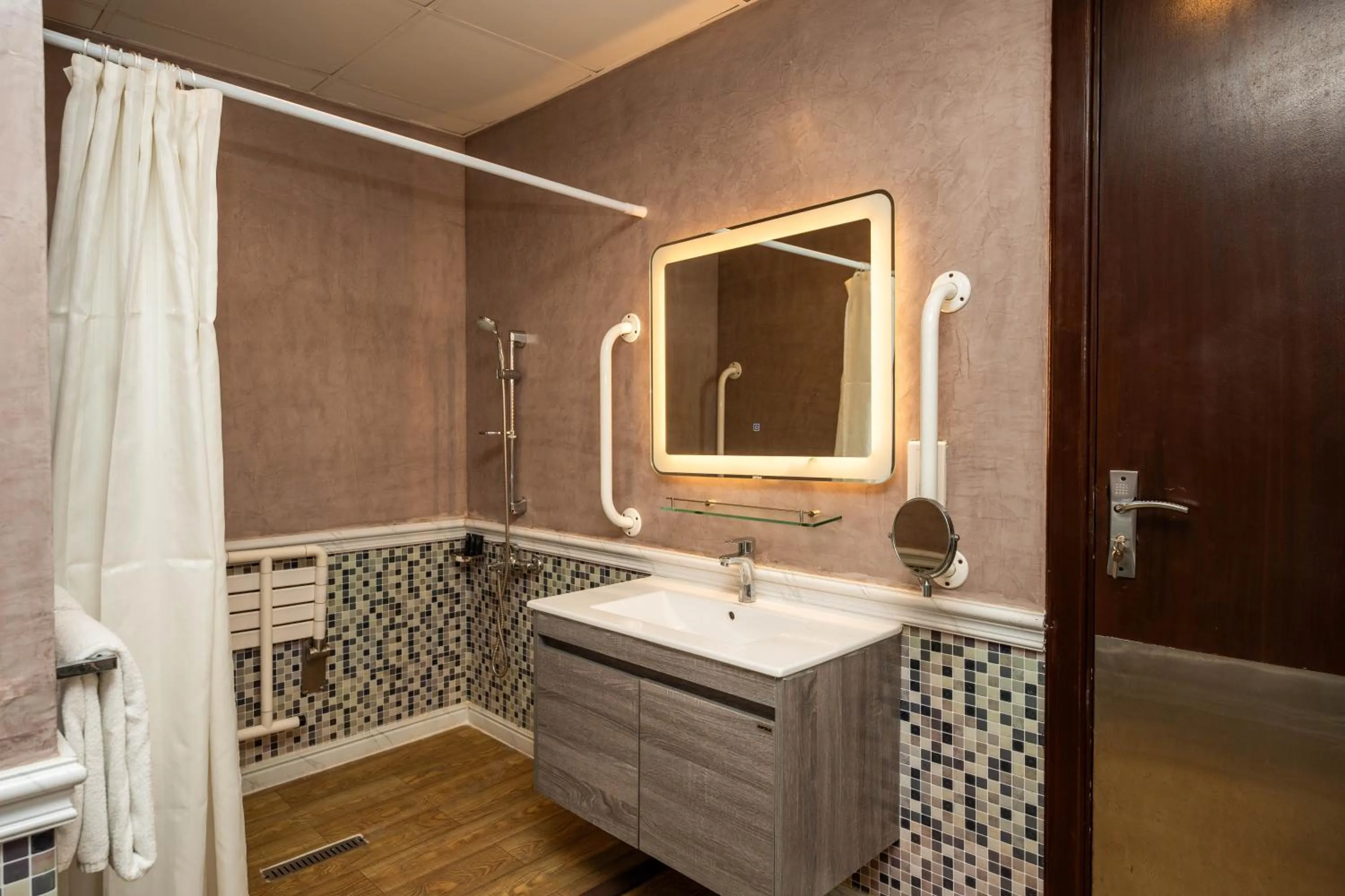 Bathroom in Ezdan Residence