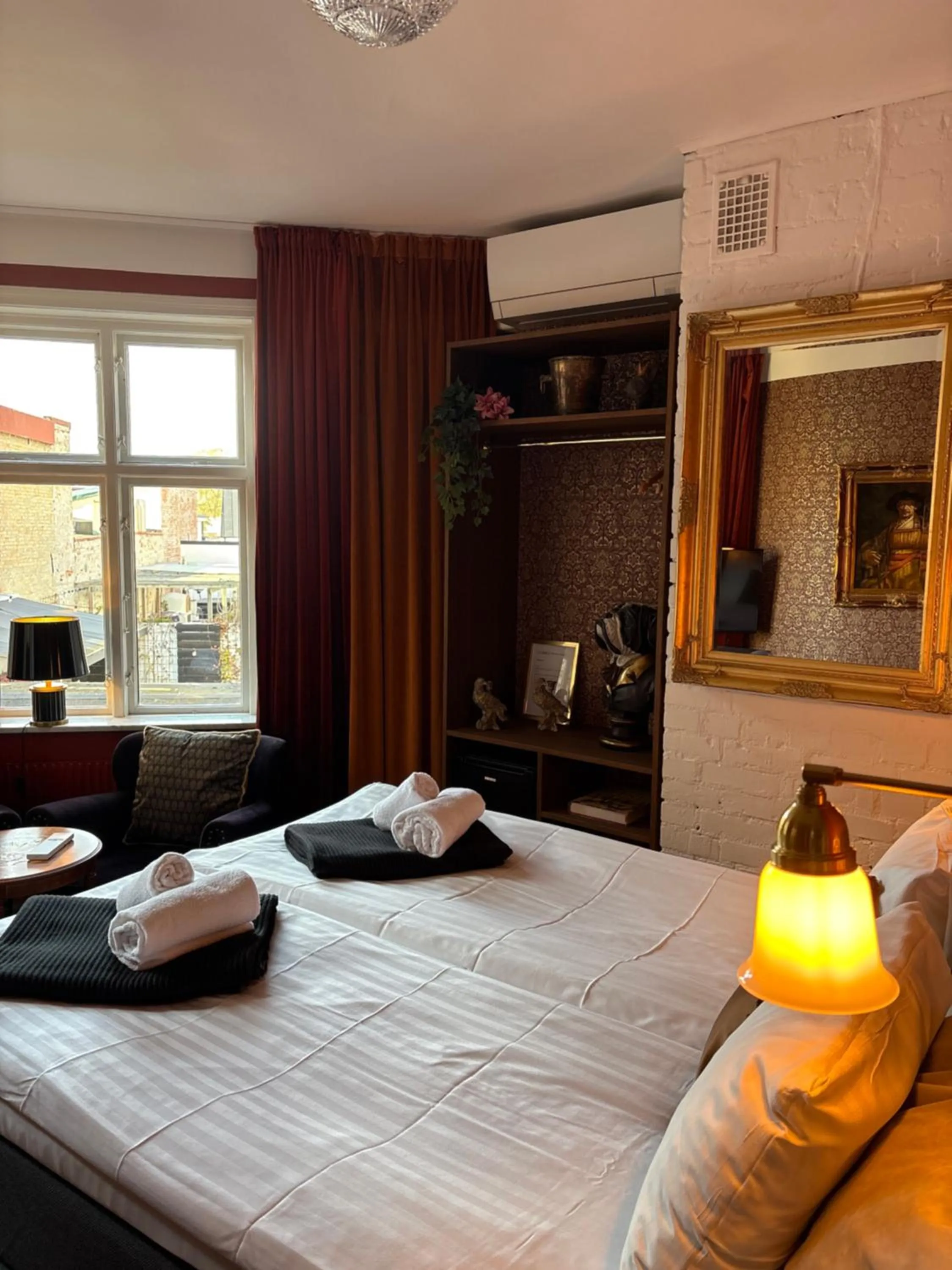 Photo of the whole room, Bed in Cameo Boutique Hotell