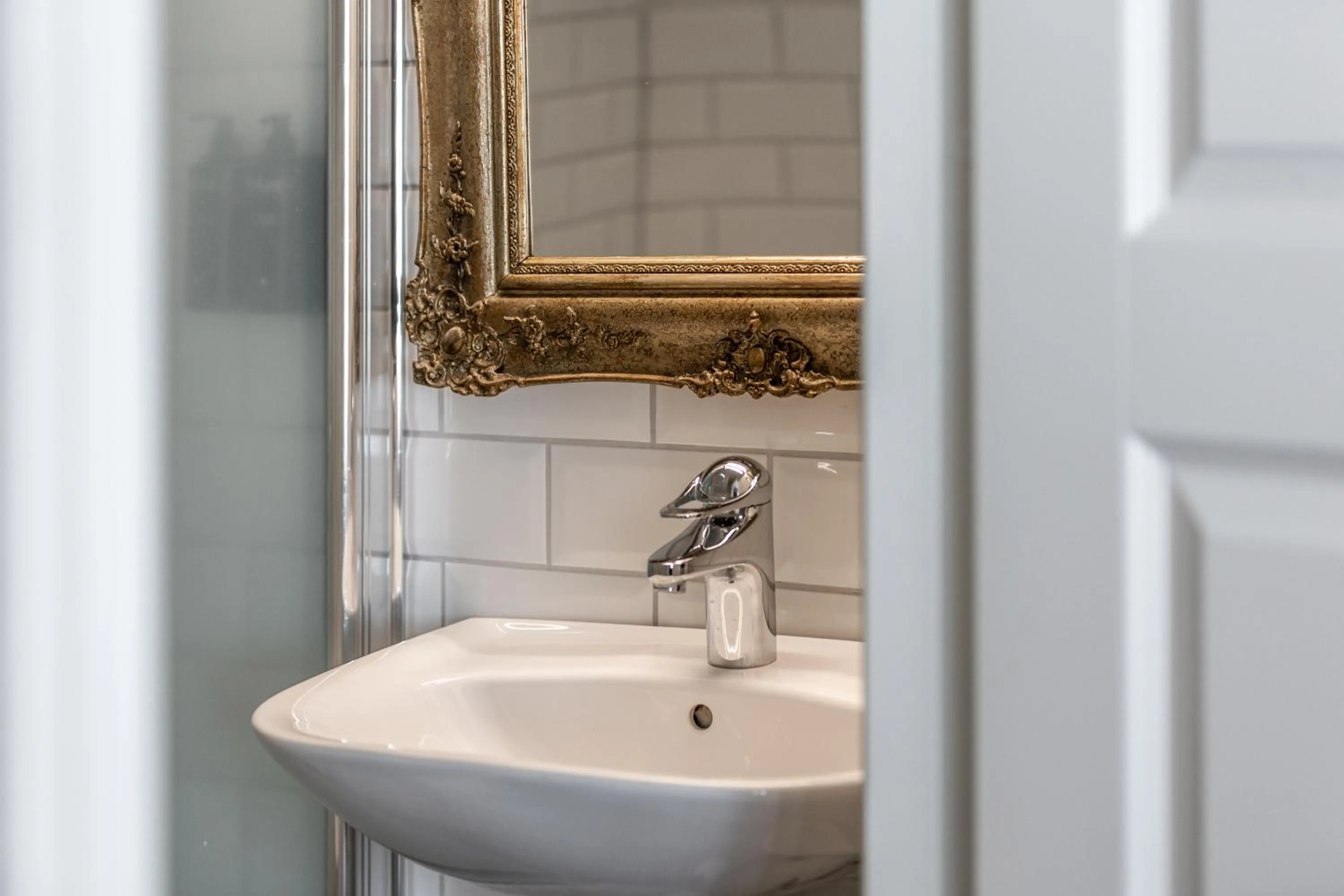 Bathroom in Cameo Boutique Hotell