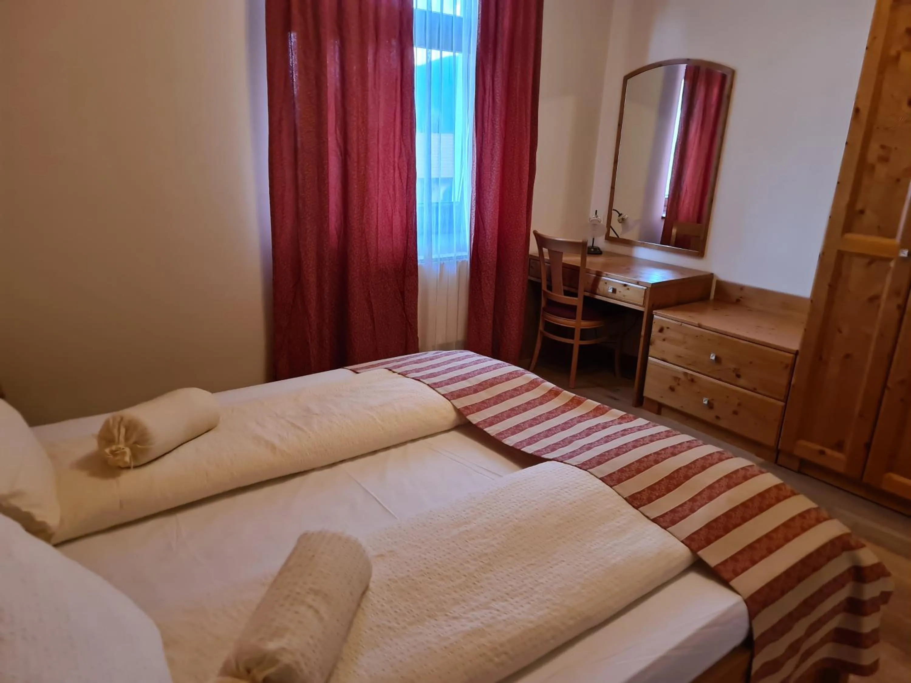 Photo of the whole room, Bed in Apartmaji Sitar