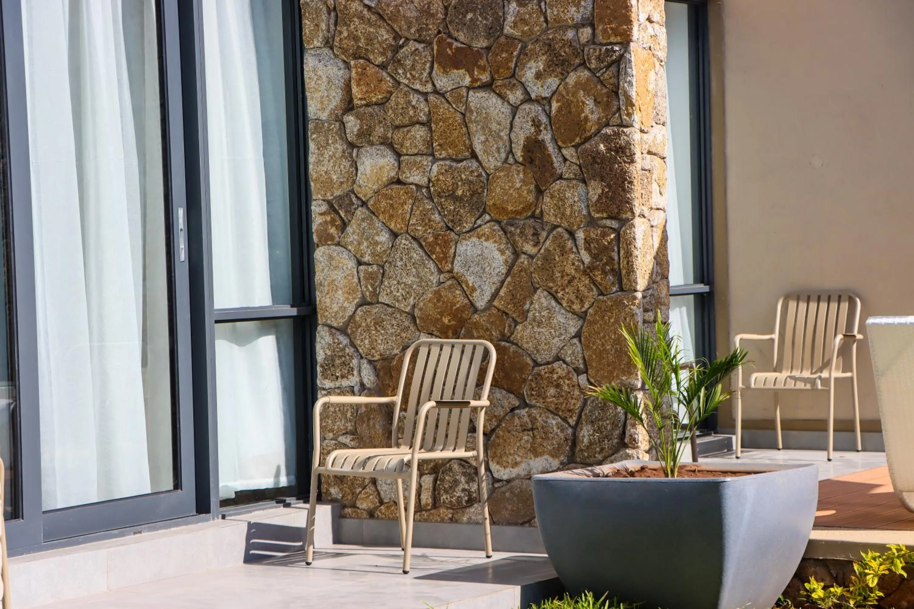 Patio in Savanna68 Hotel