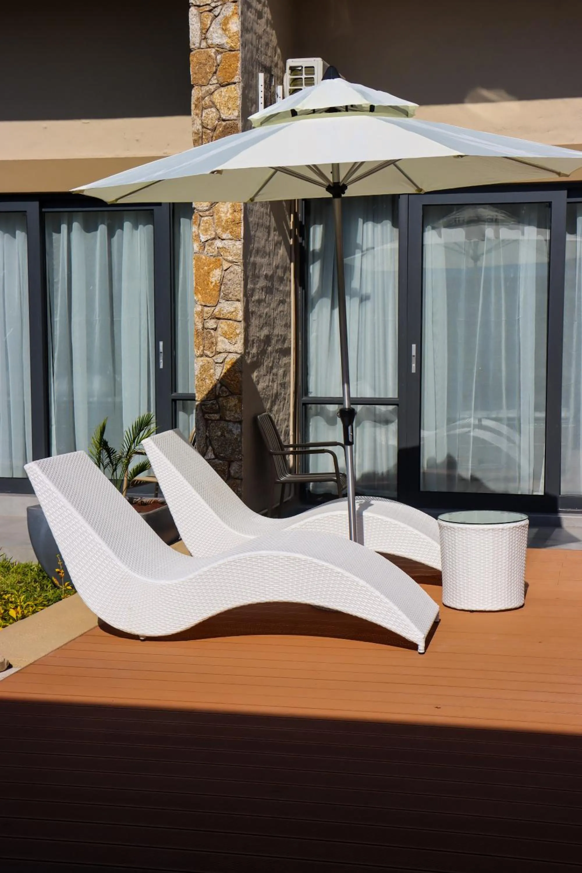 Patio in Savanna68 Hotel