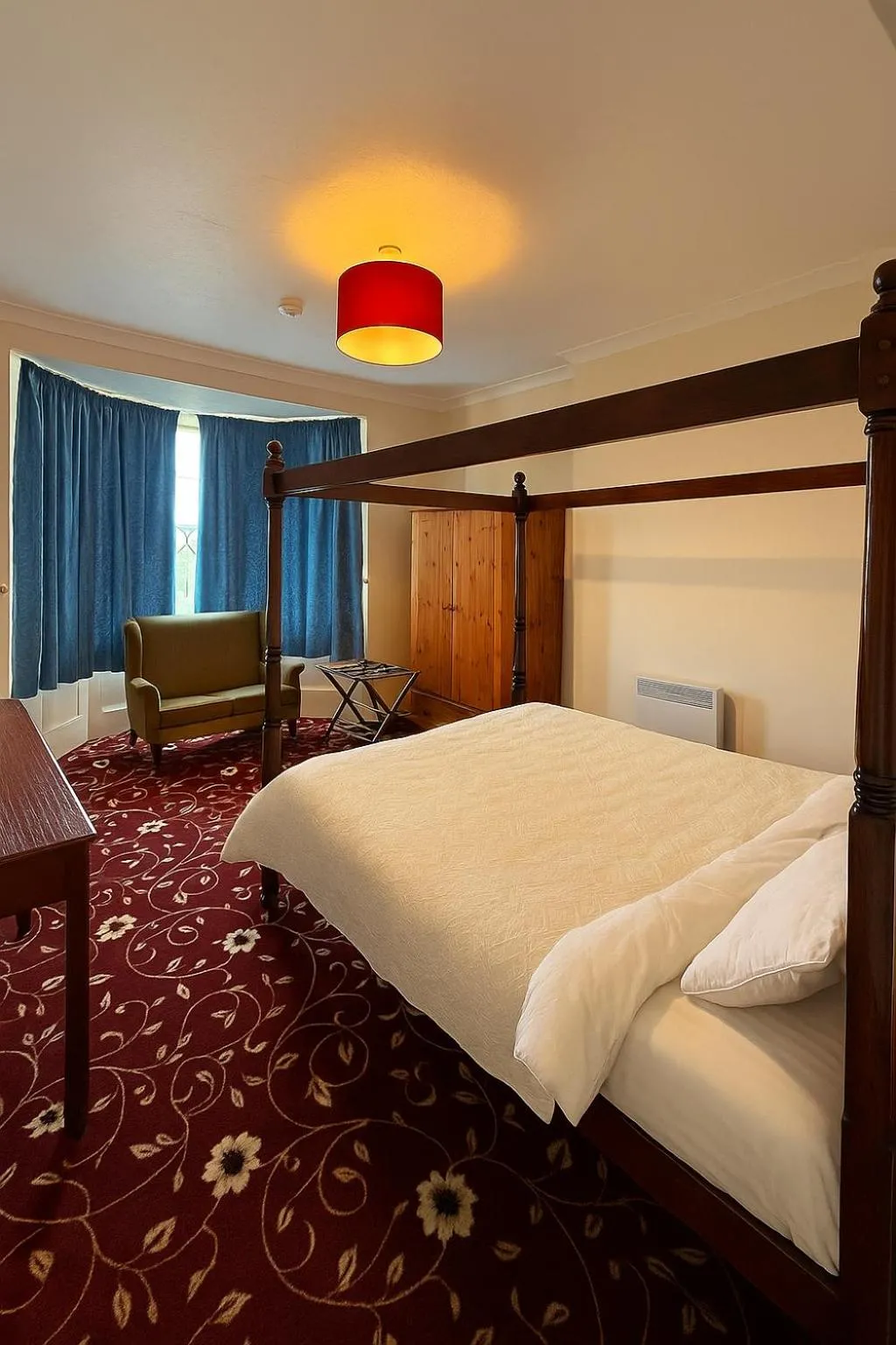 Photo of the whole room, Bed in The Amara Inn