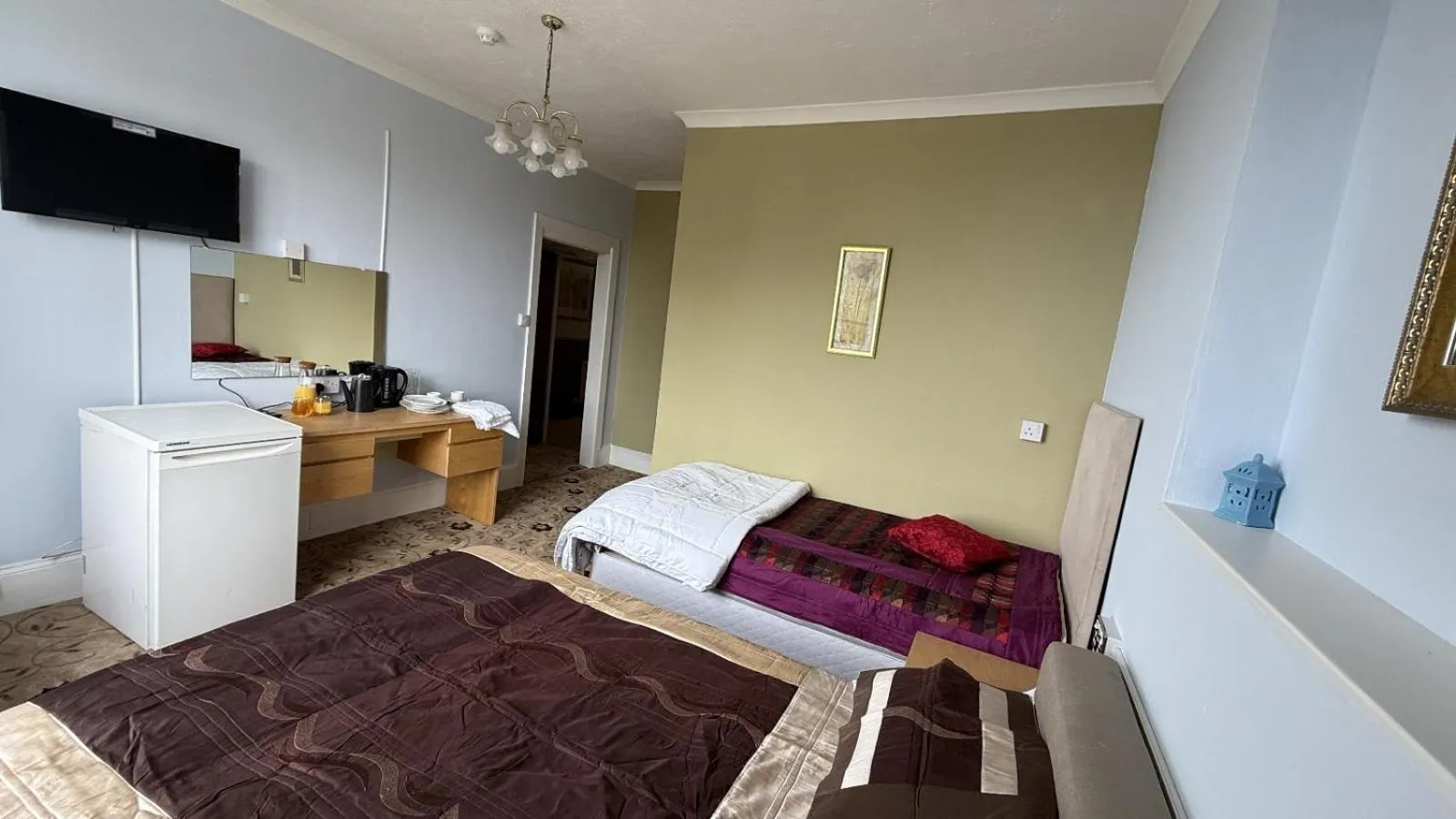 Photo of the whole room, Bed in The Amara Inn