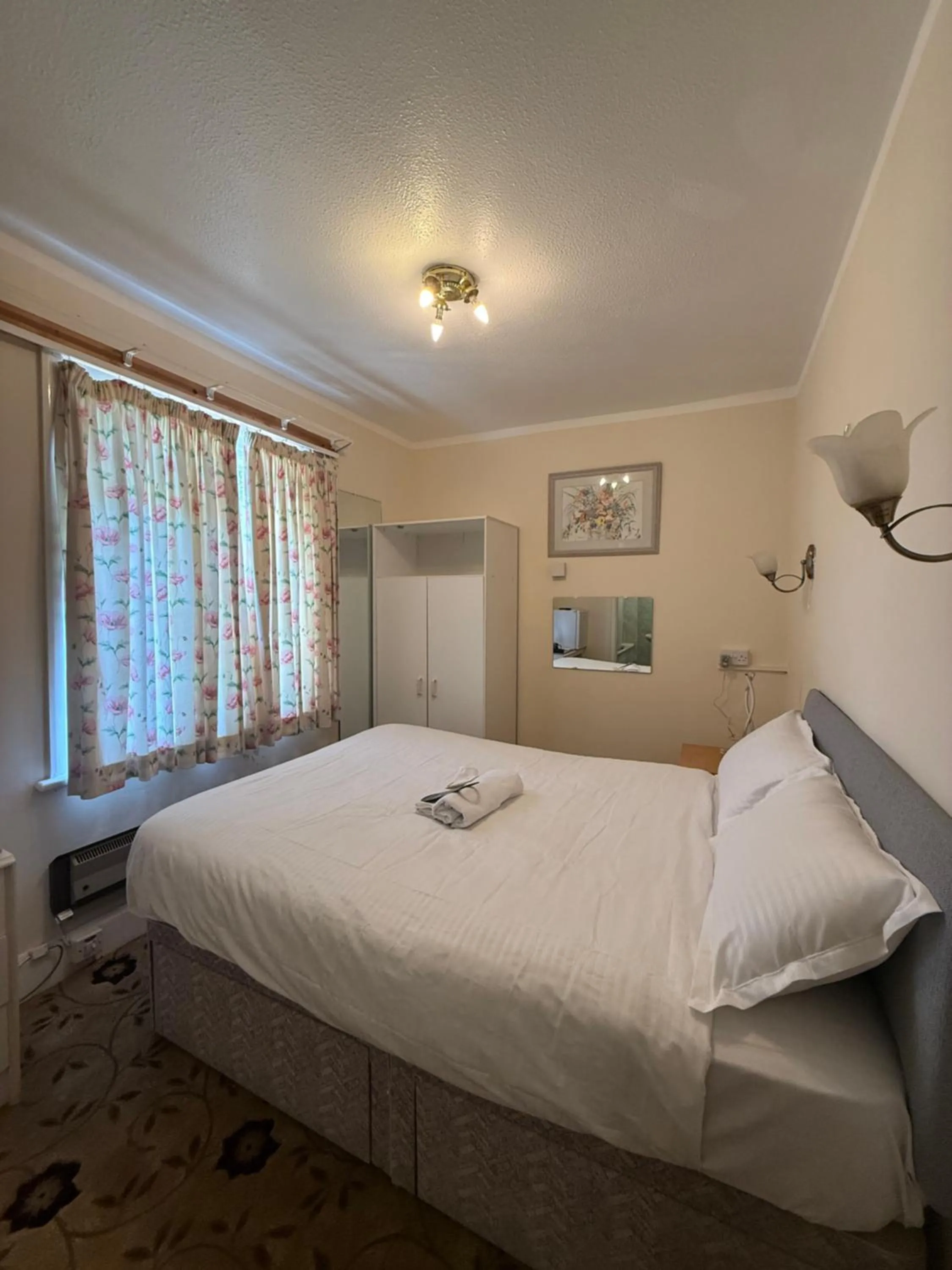 Property building, Bed in The Amara Inn