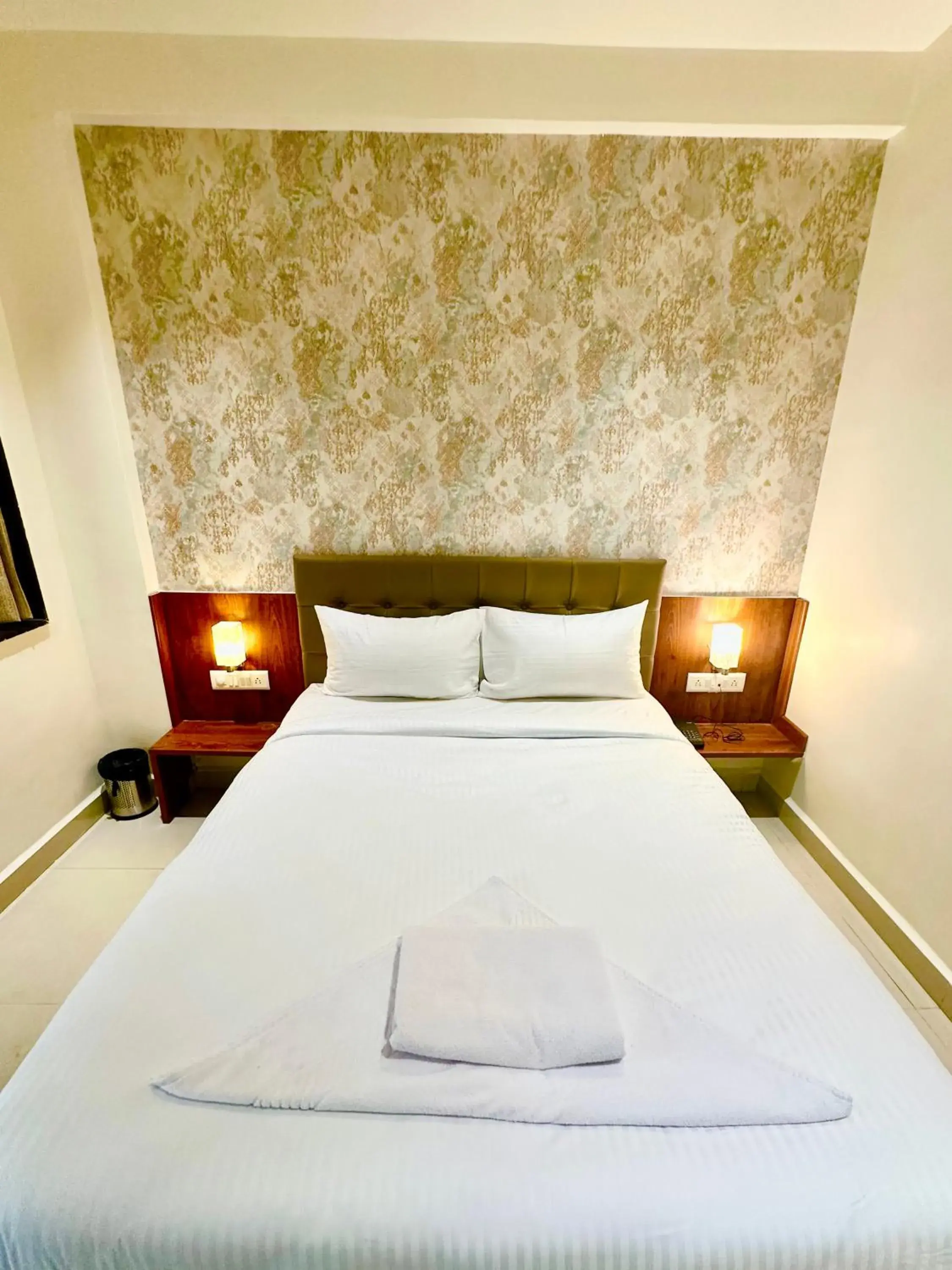 Deluxe Queen Room - single occupancy in Hotel StayBird - Cove Deluxe Queen Room - single occupancy in Hotel StayBird - Cove