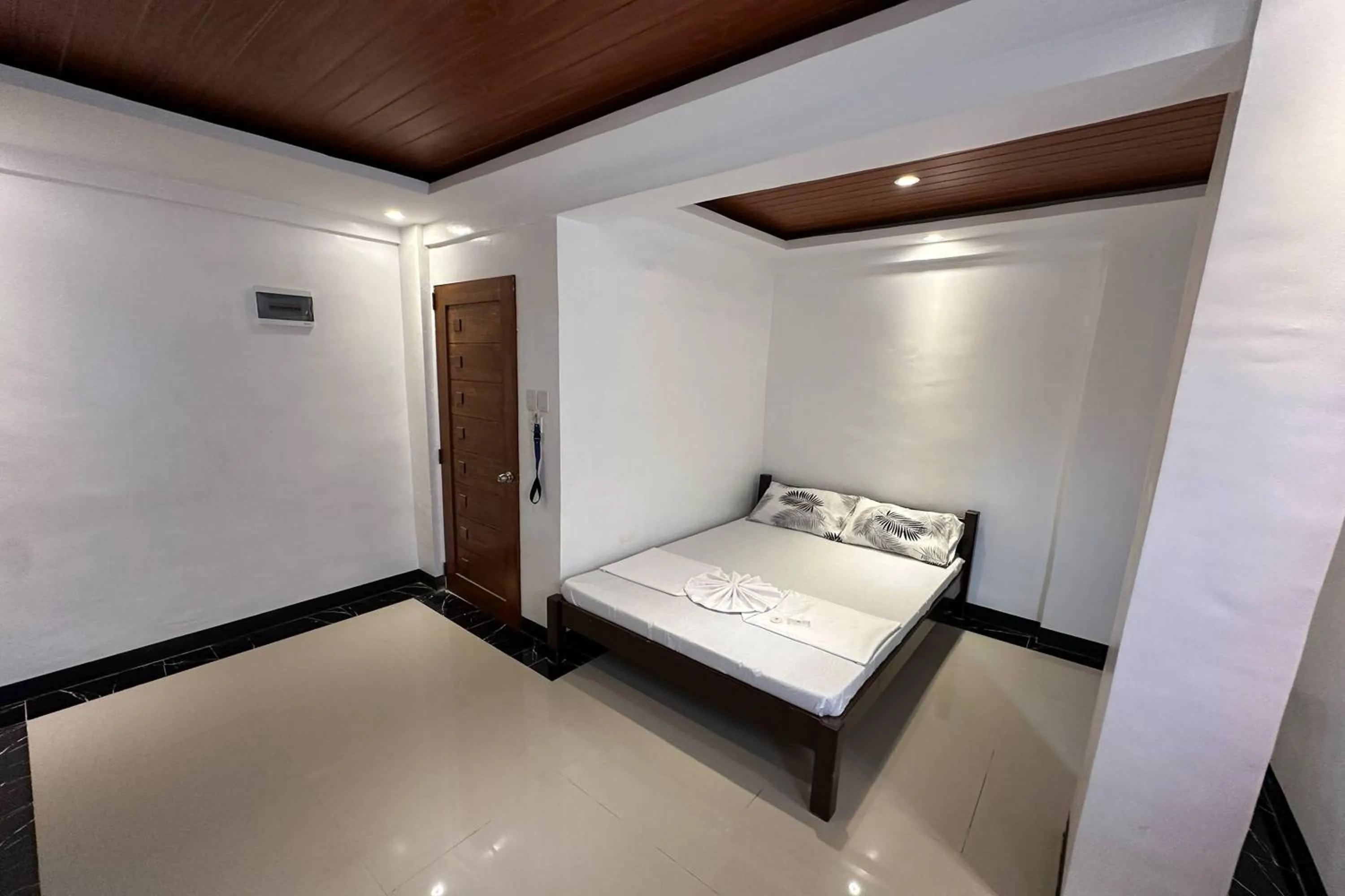 Bed in White-Beach Hideaway Resort Puerto Galera